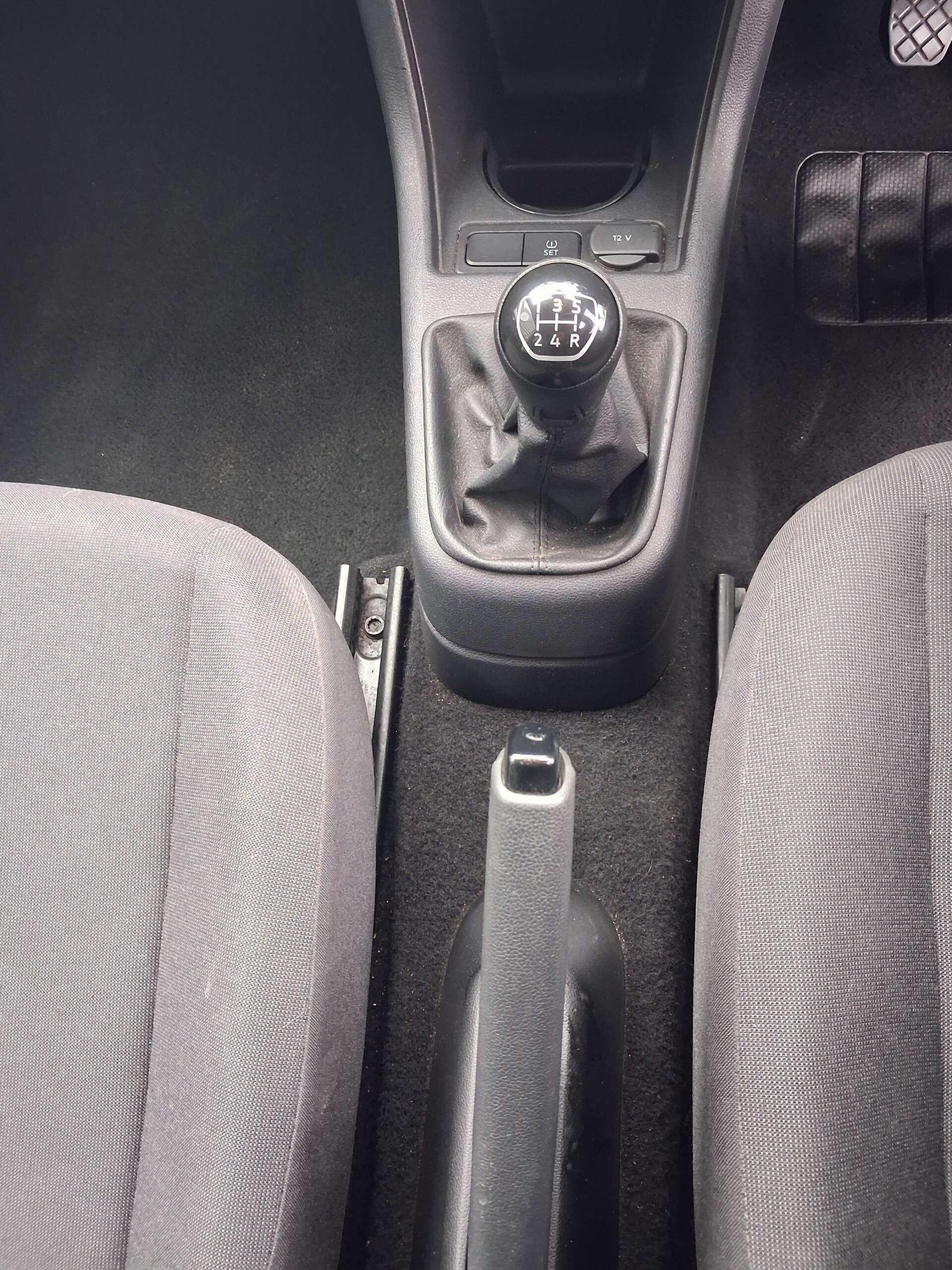 Volkswagen up! view 34