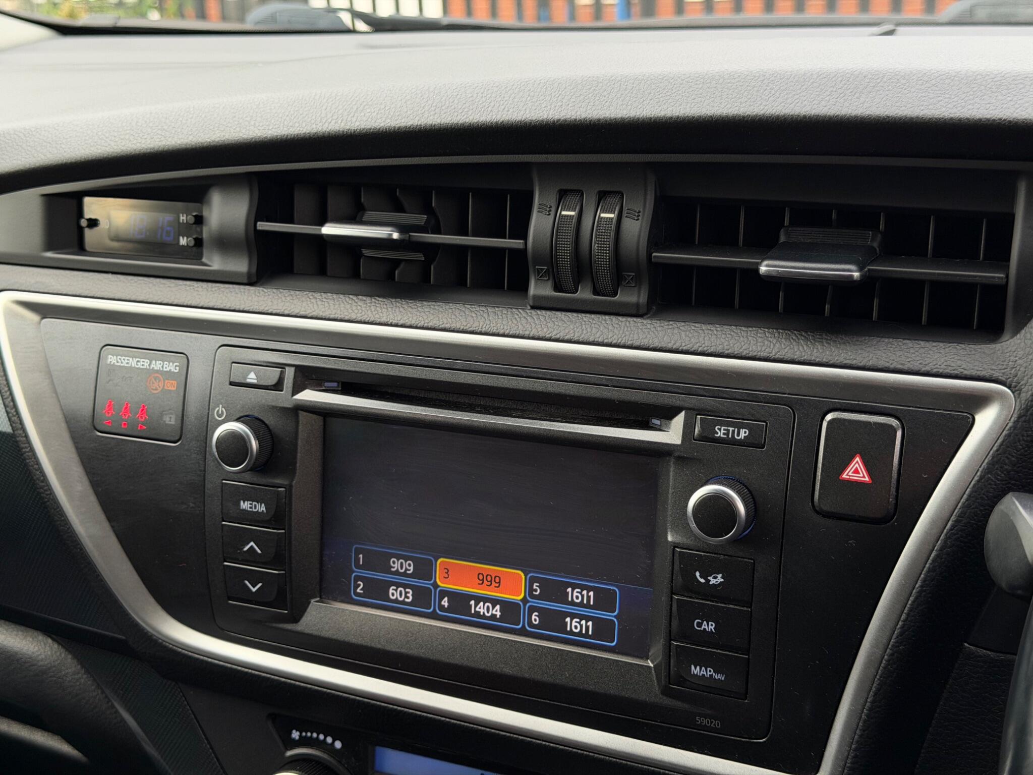 Toyota Auris view 25