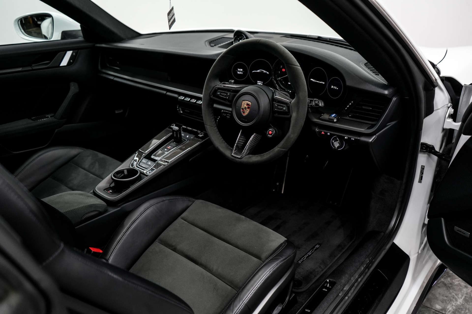 Porsche 911 view 21