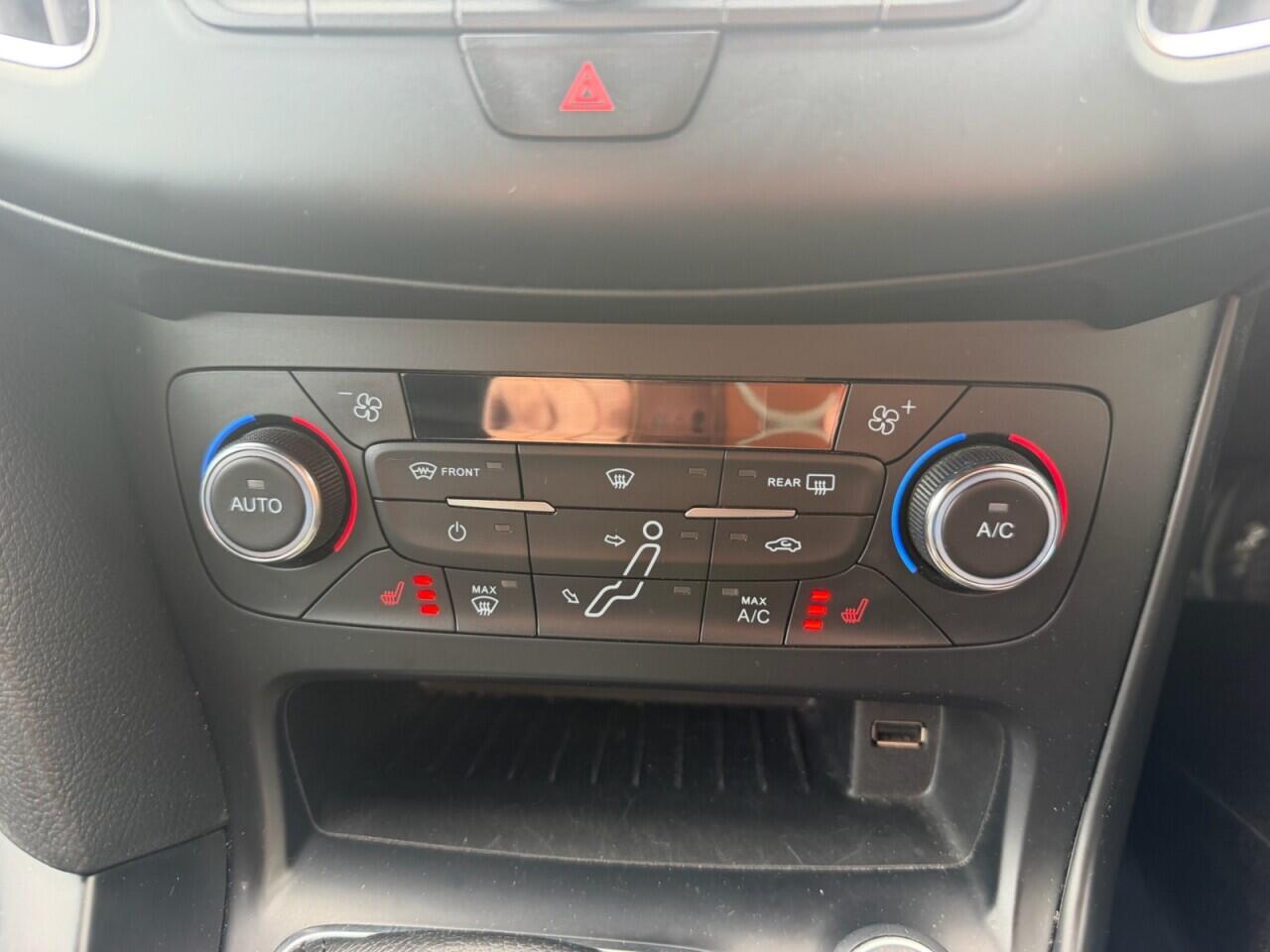 Ford Focus view 15