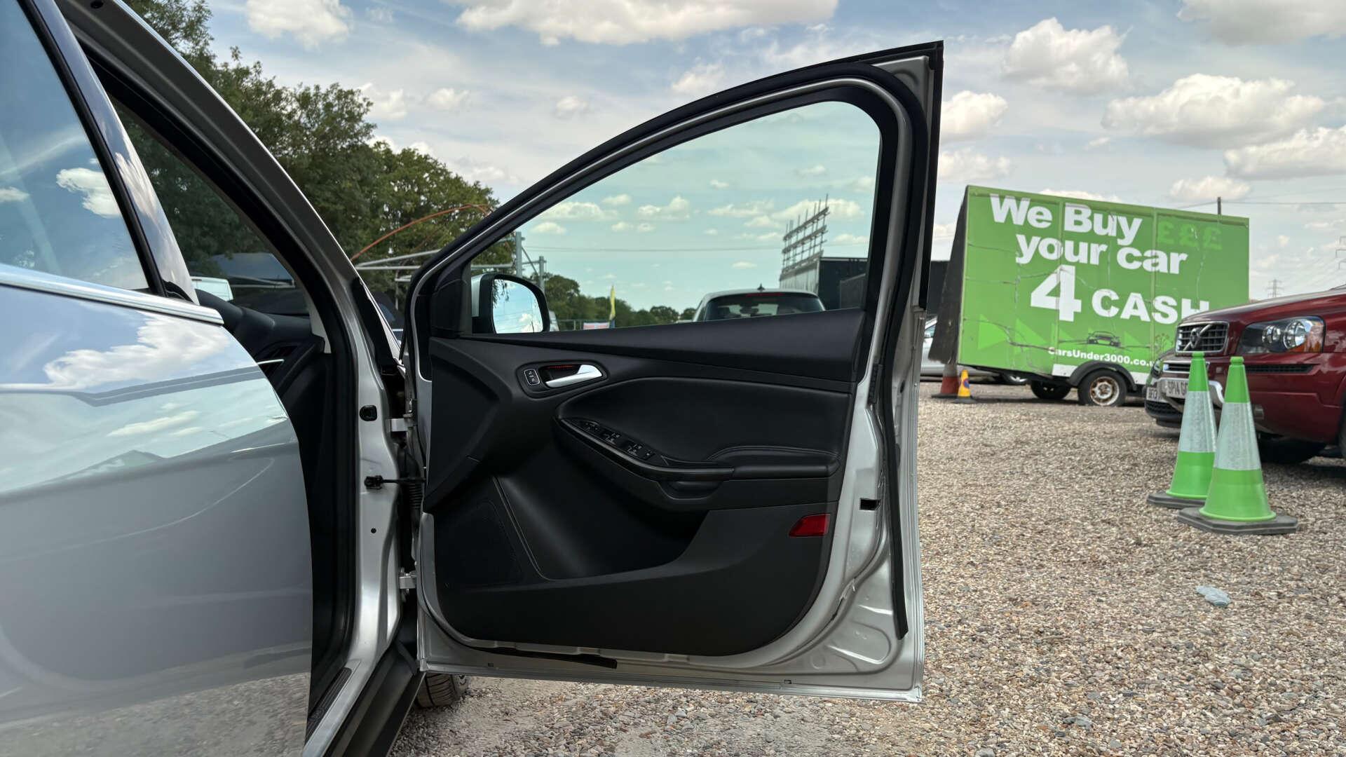 Ford Focus view 40