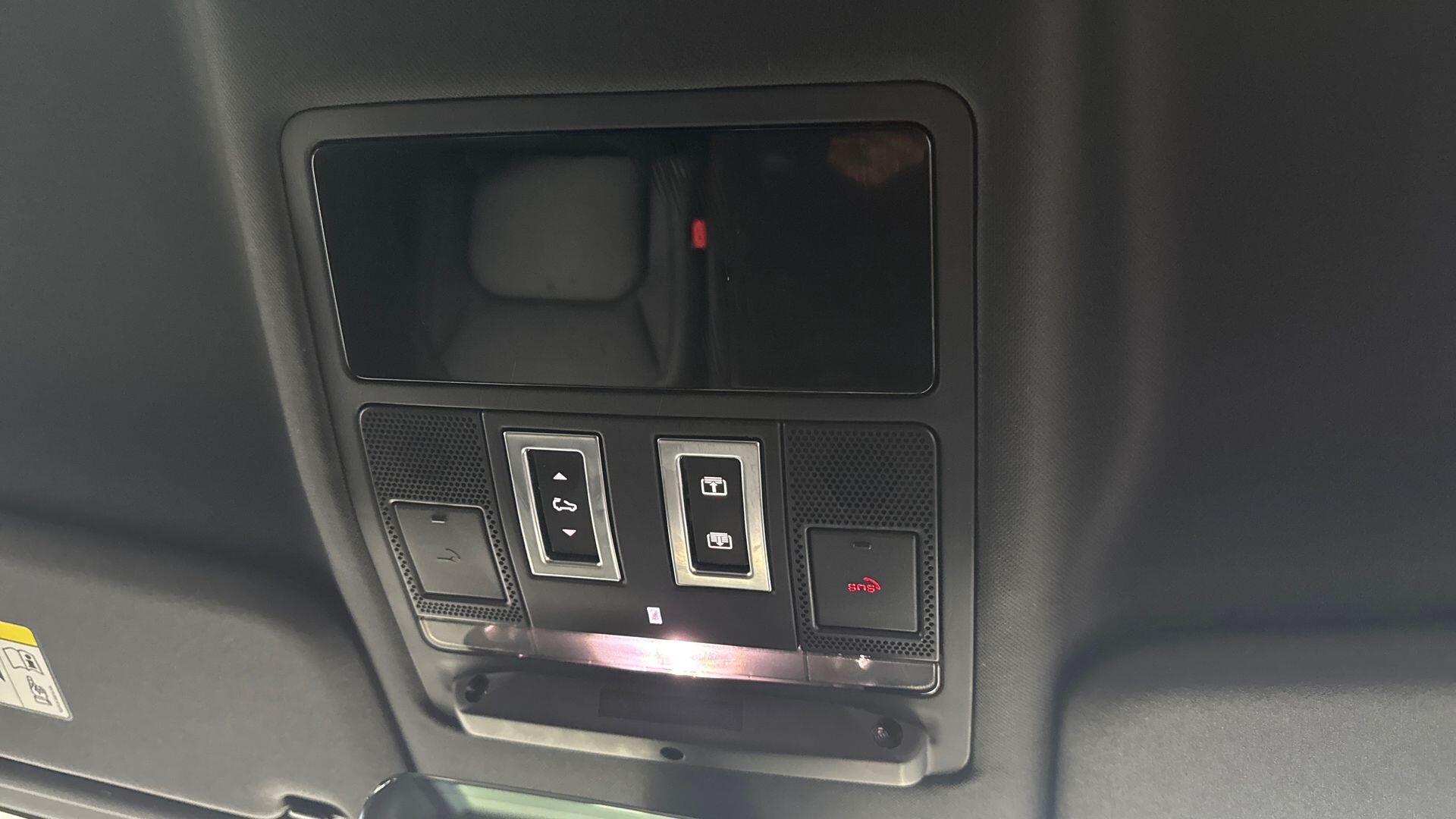 Land Rover Defender view 26