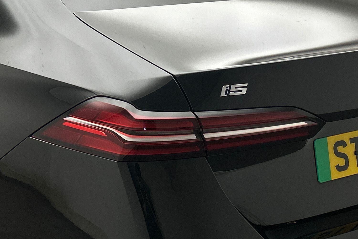 BMW i5 view 20