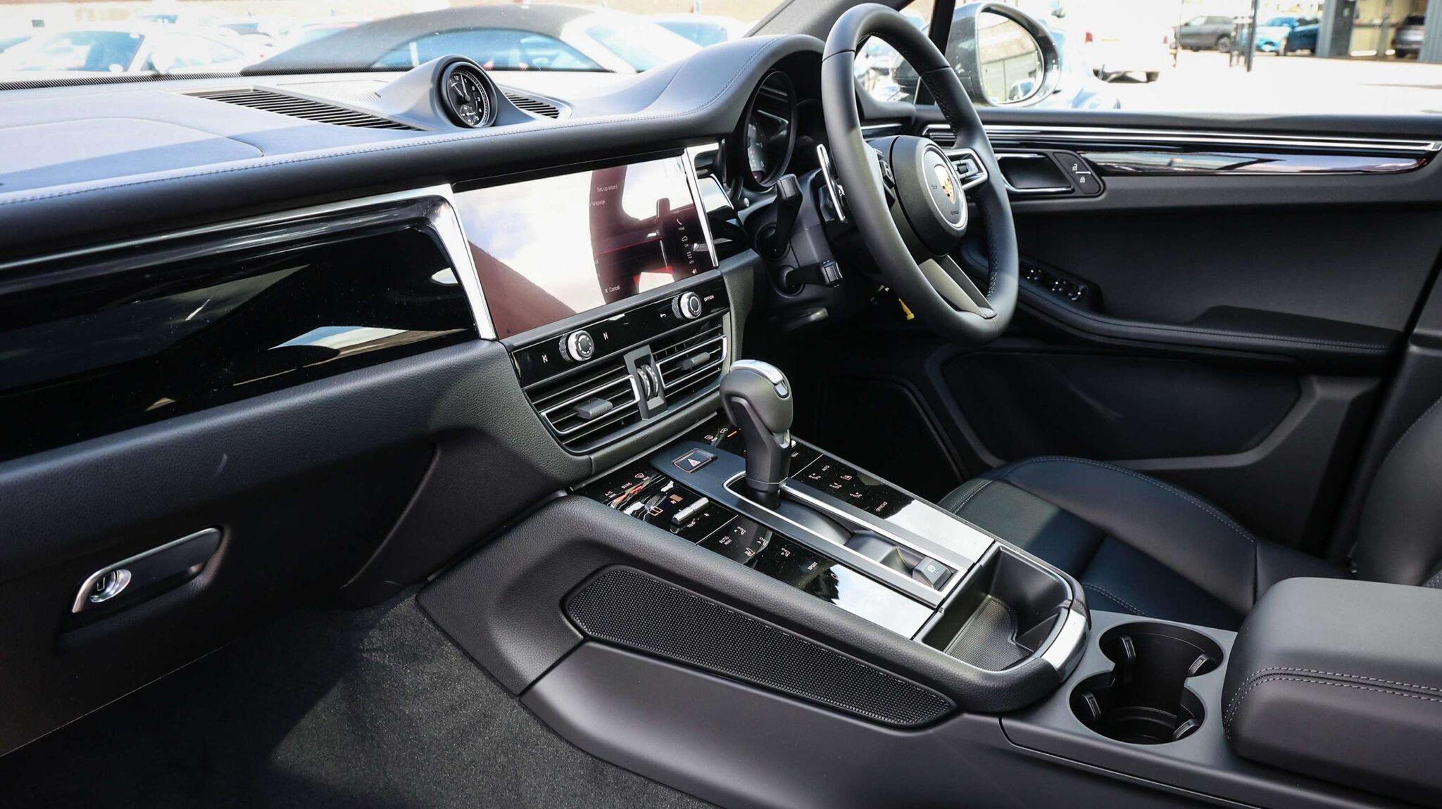 Porsche Macan view 27