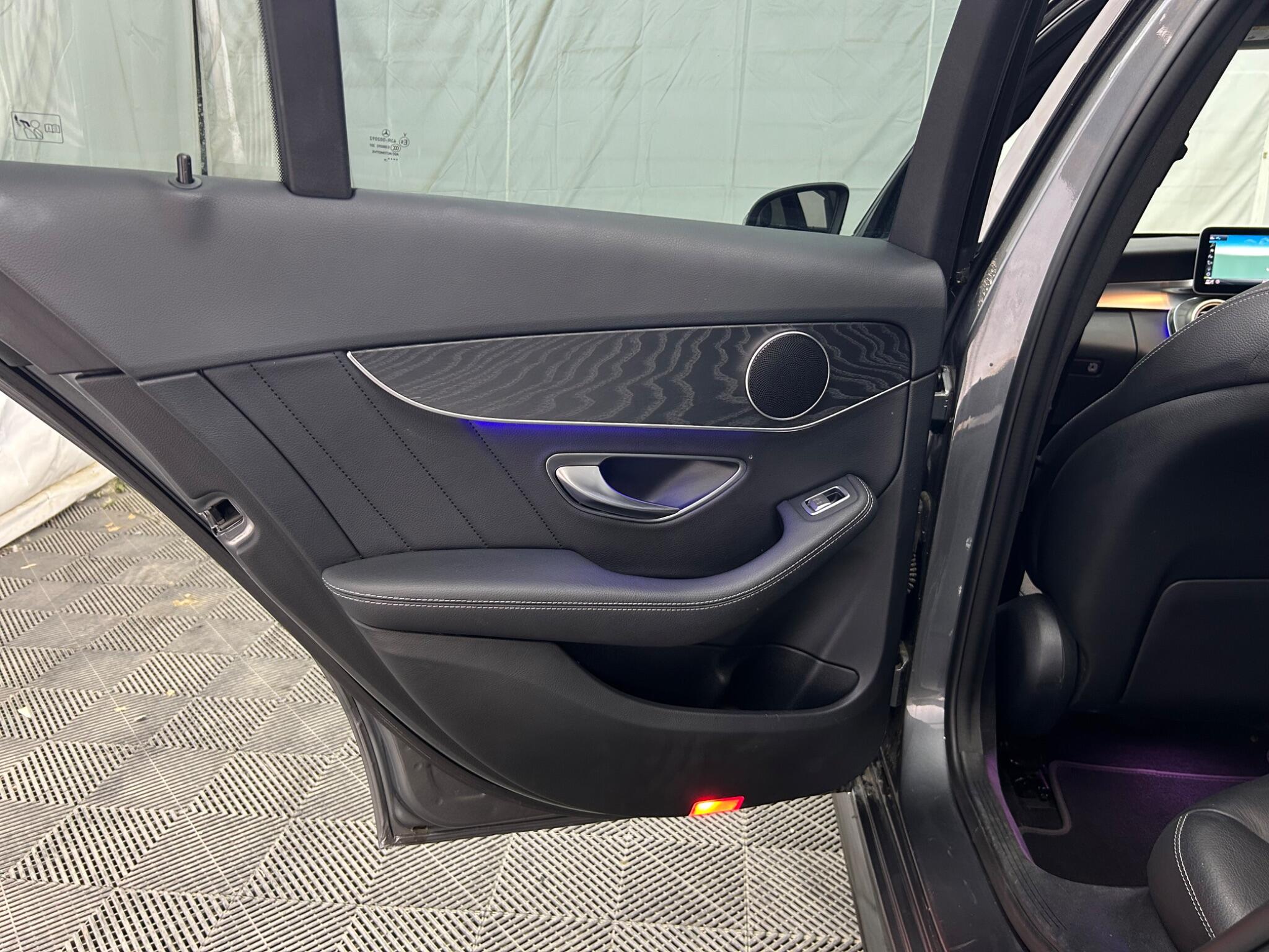 Mercedes-Benz C Class view 29