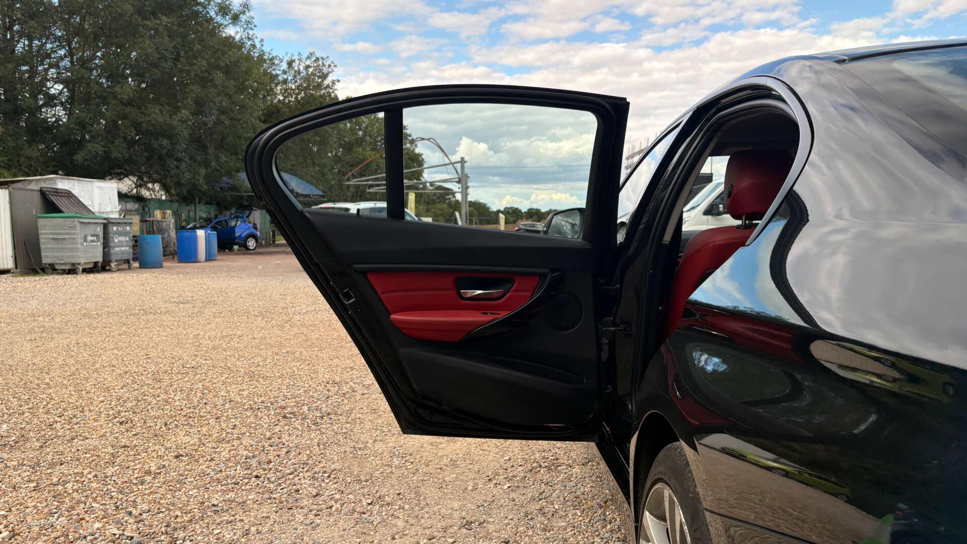 BMW 3 Series view 37