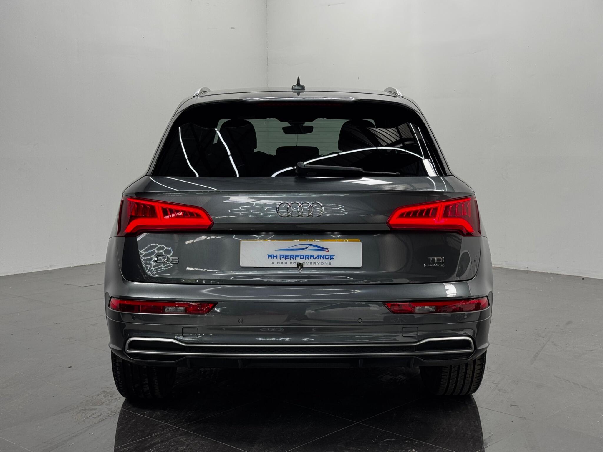 Audi Q5 view 4