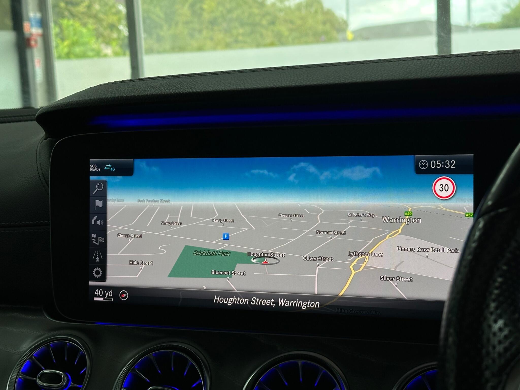 Mercedes-Benz CLS view 32