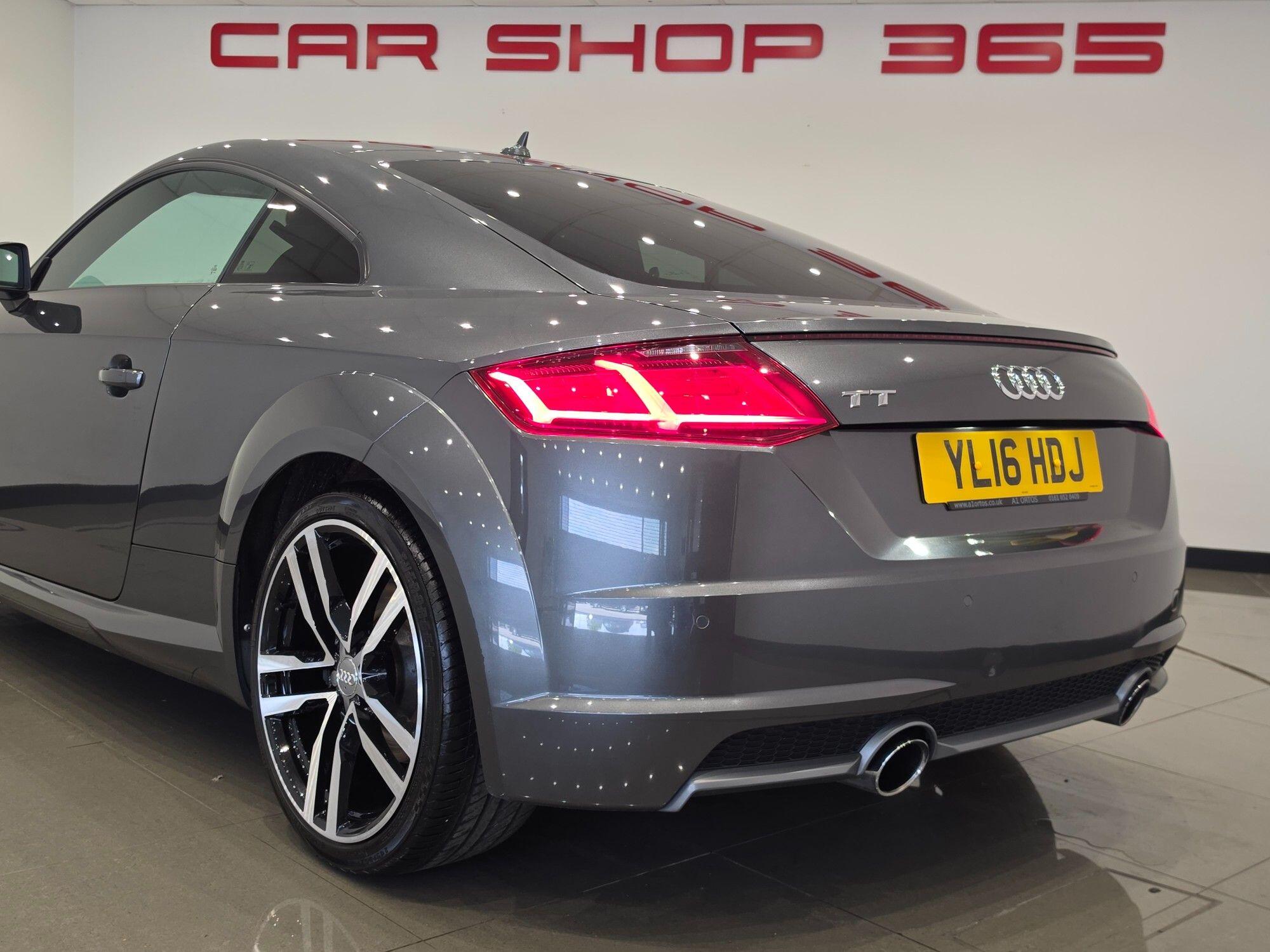 Audi TT view 22