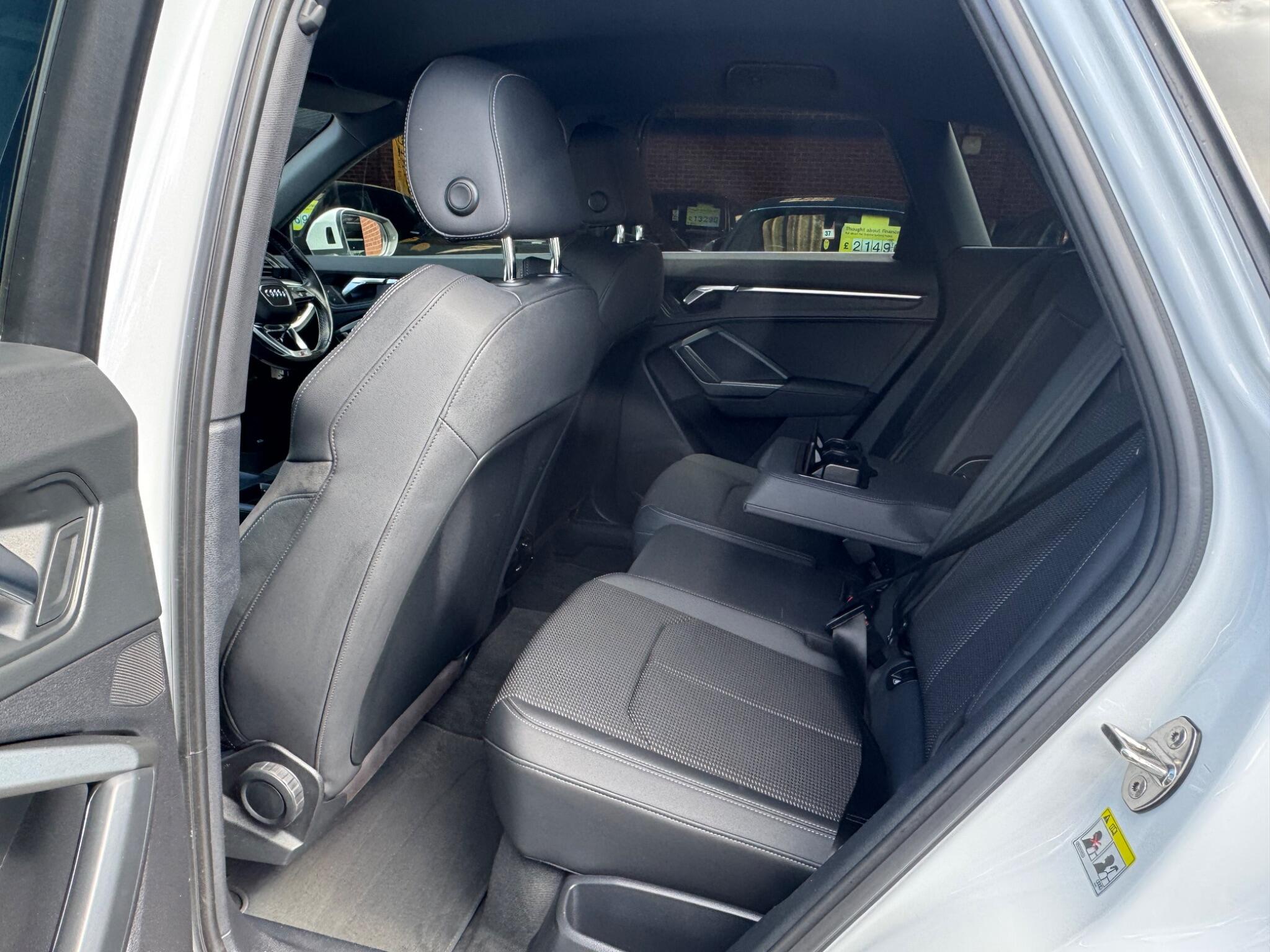 Audi Q3 view 9