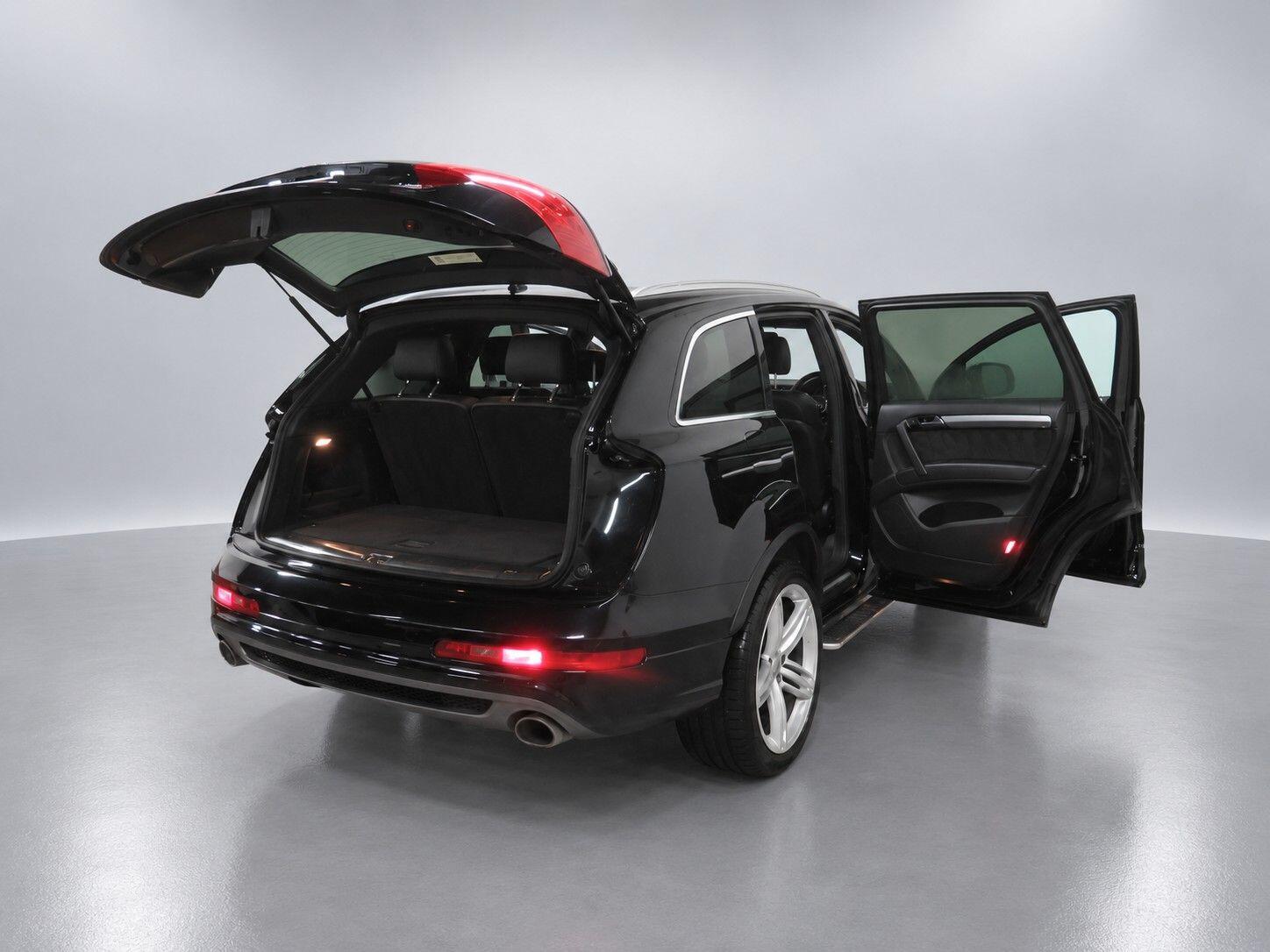 Audi Q7 view 22