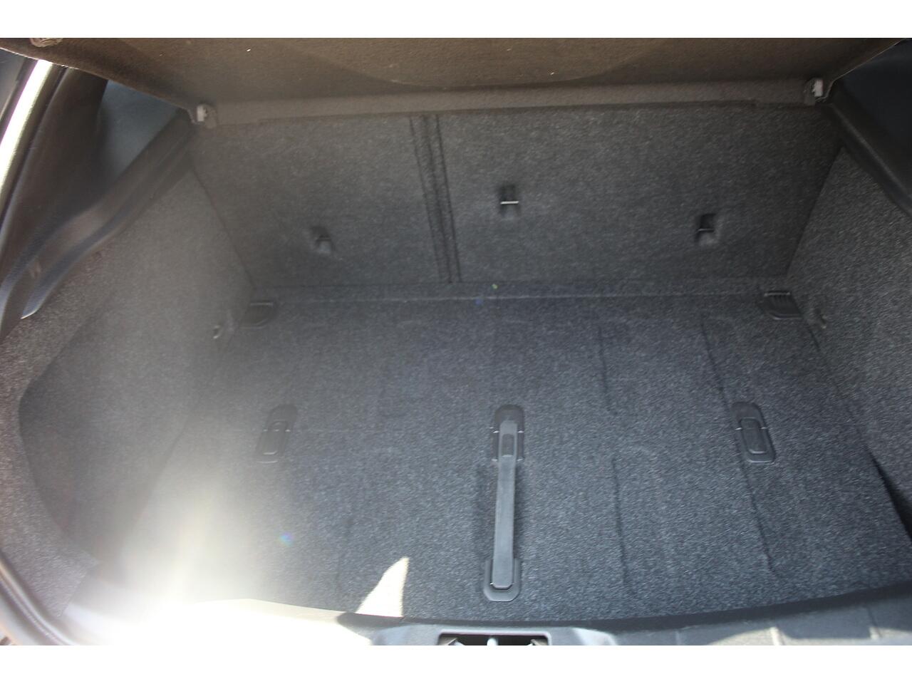 Volvo V40 view 36