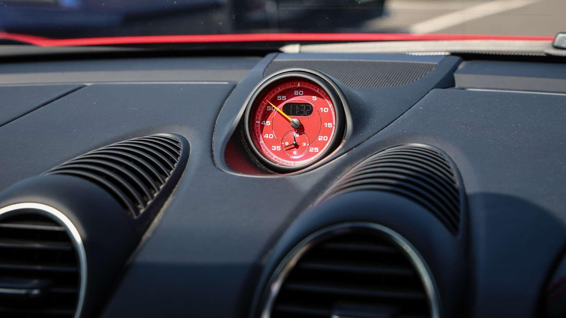 Porsche 718 Spyder view 25