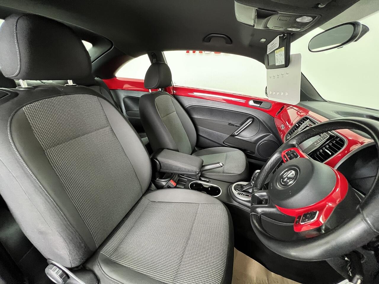 Volkswagen Beetle view 14