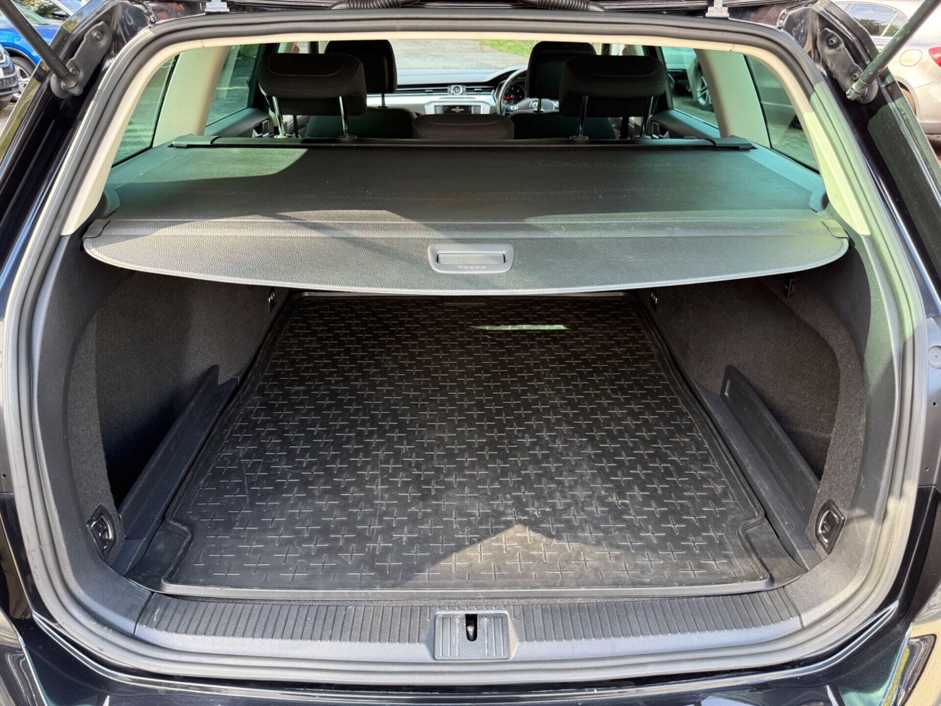 Volkswagen Passat view 18