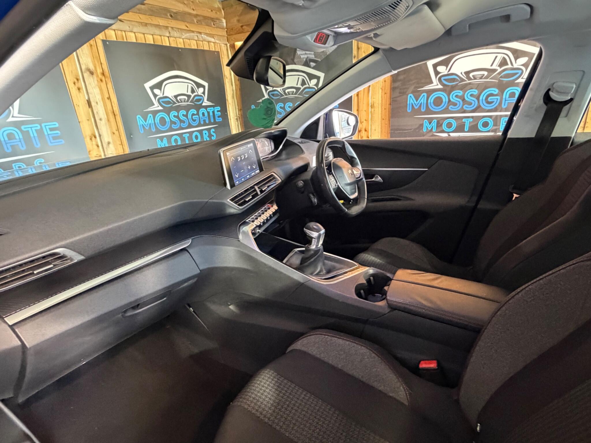 Peugeot 3008 view 11