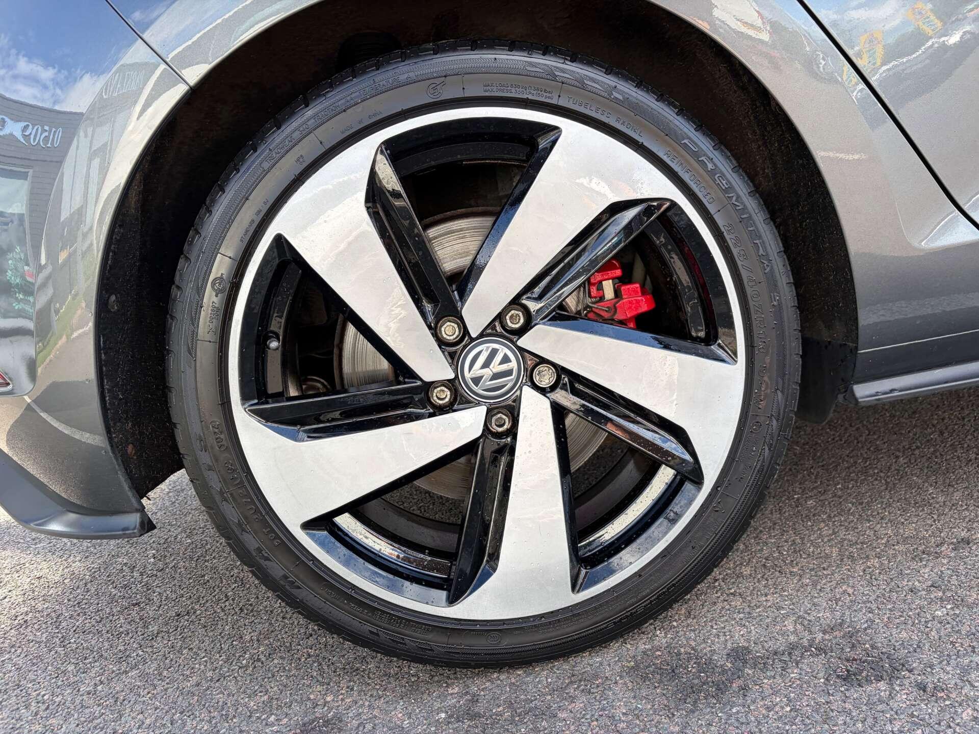 Volkswagen Golf view 10