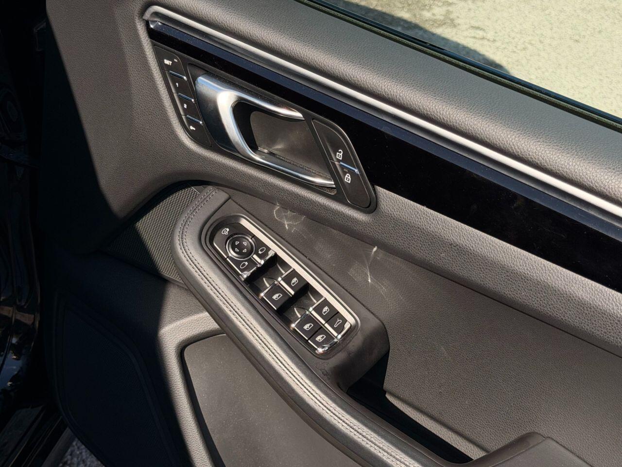 Porsche Macan view 32