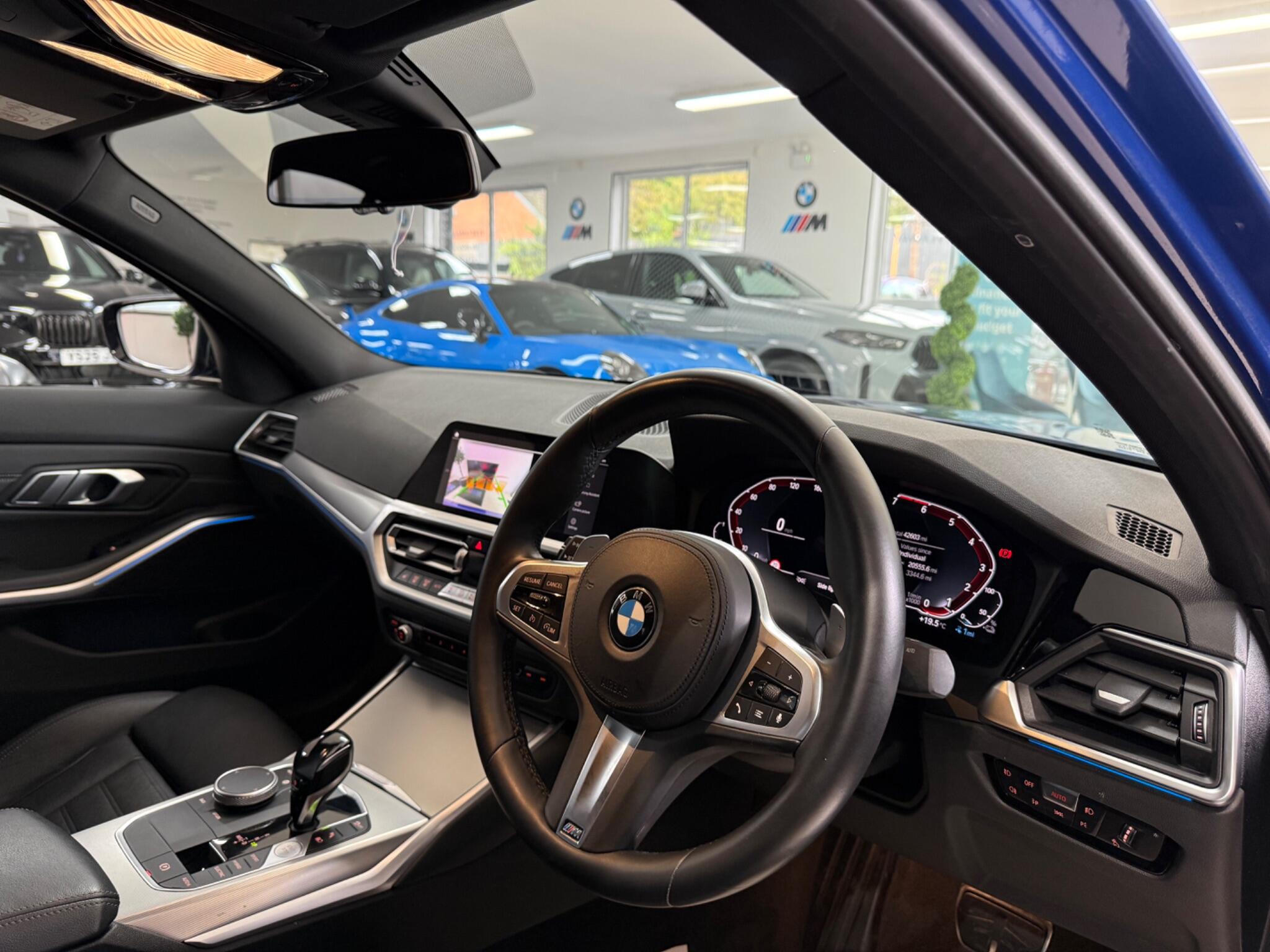 BMW 3 Series view 28
