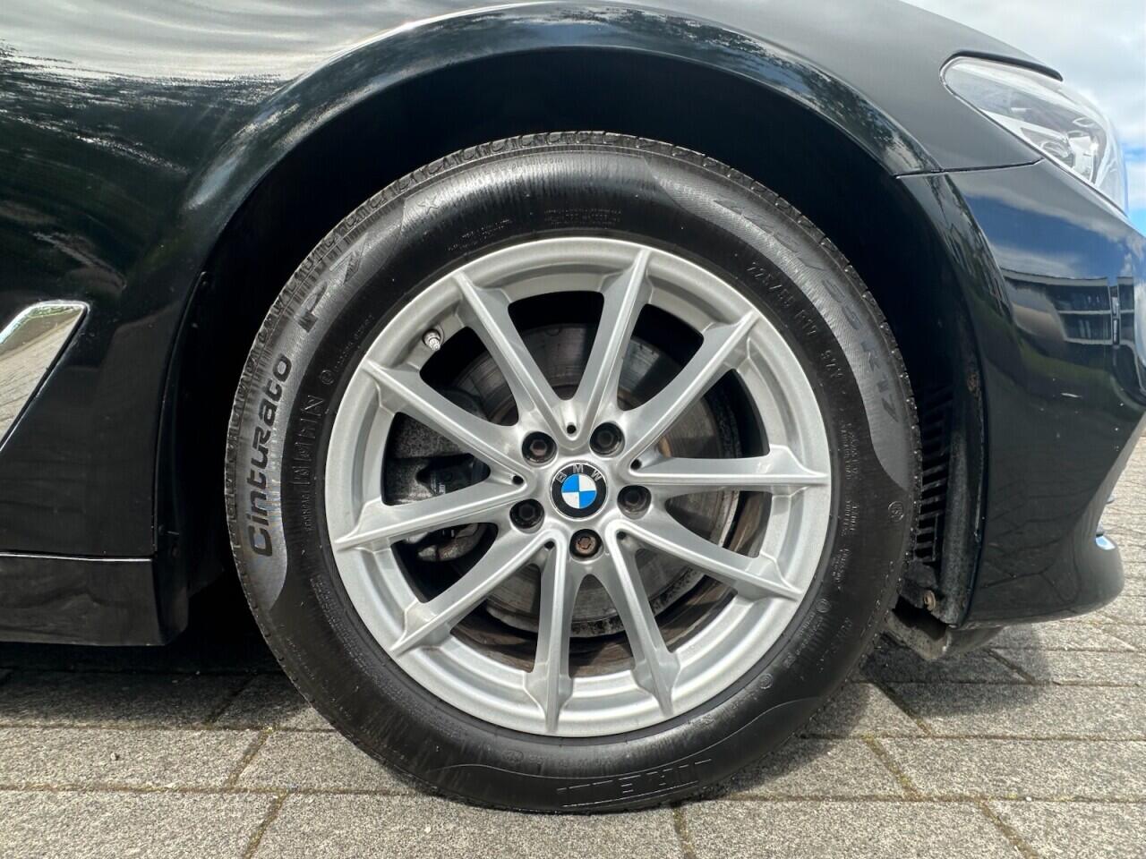 BMW 5 Series view 38