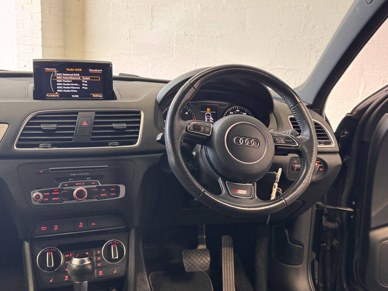 Audi Q3 view 38
