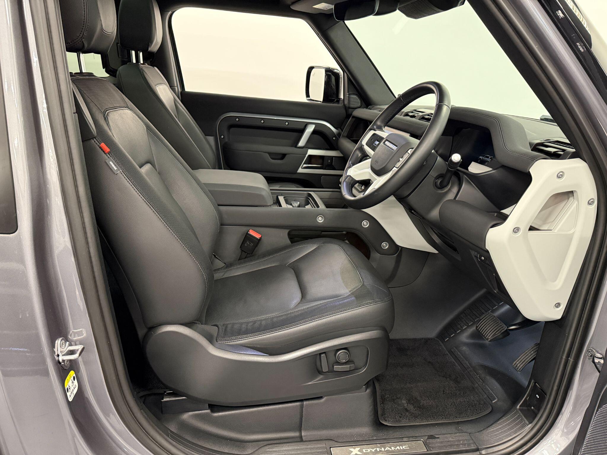 Land Rover Defender 90 view 2