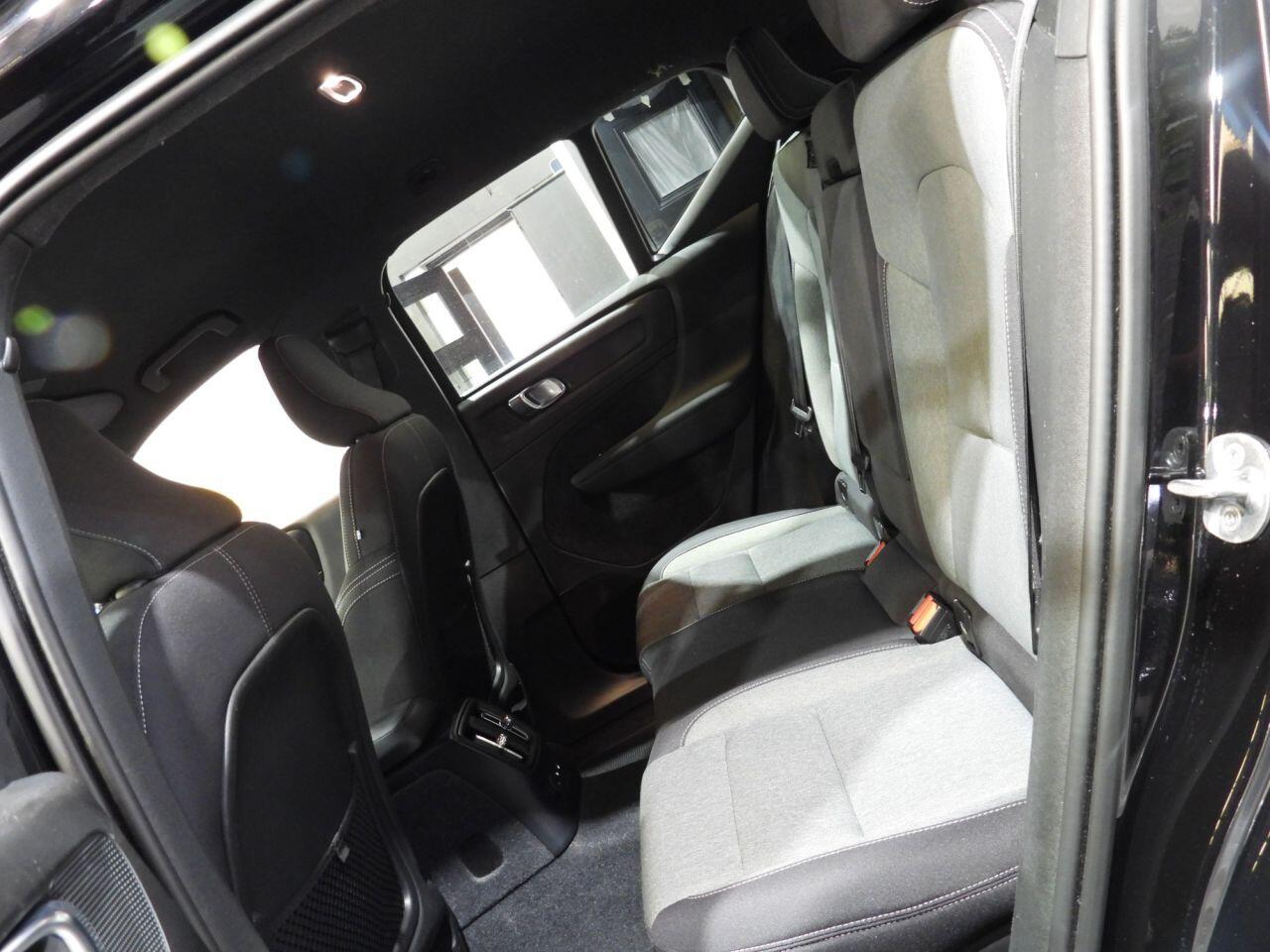 Volvo XC40 view 23