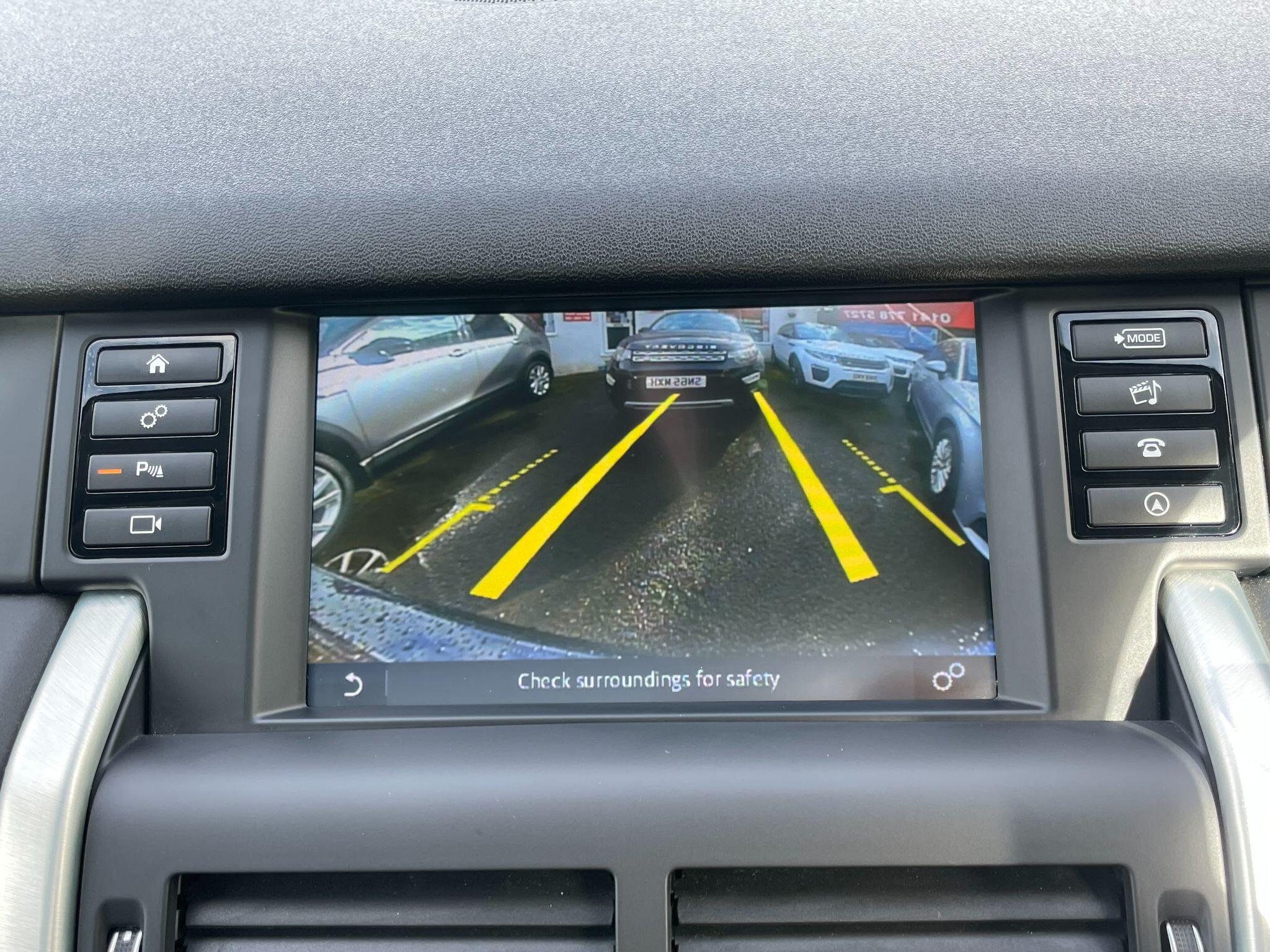 Land Rover Discovery Sport view 30