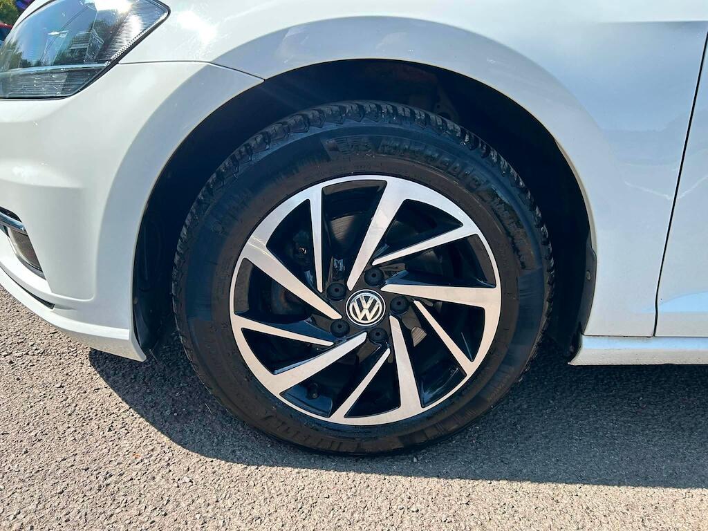 Volkswagen Golf view 19