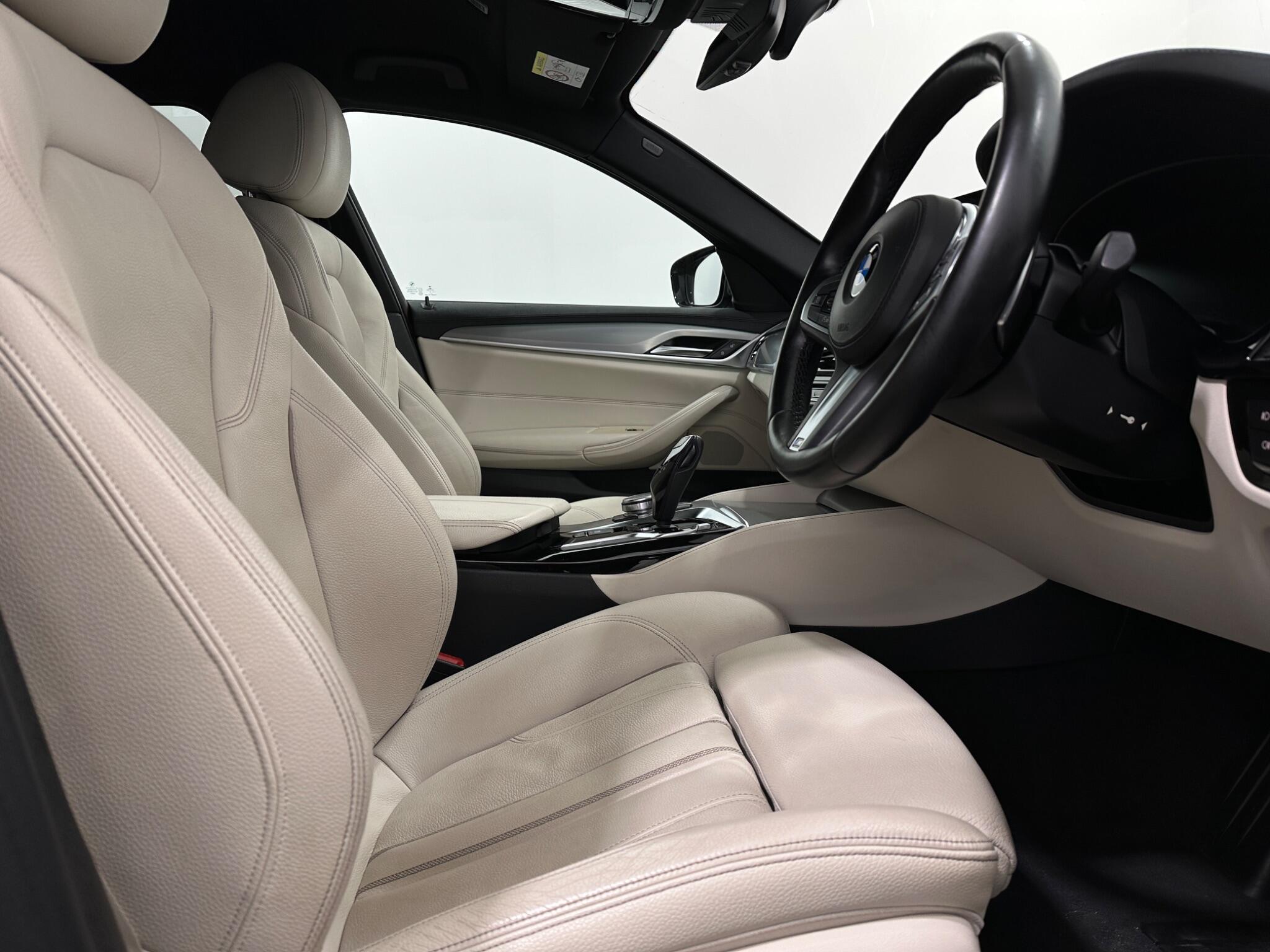 BMW 5 Series view 33