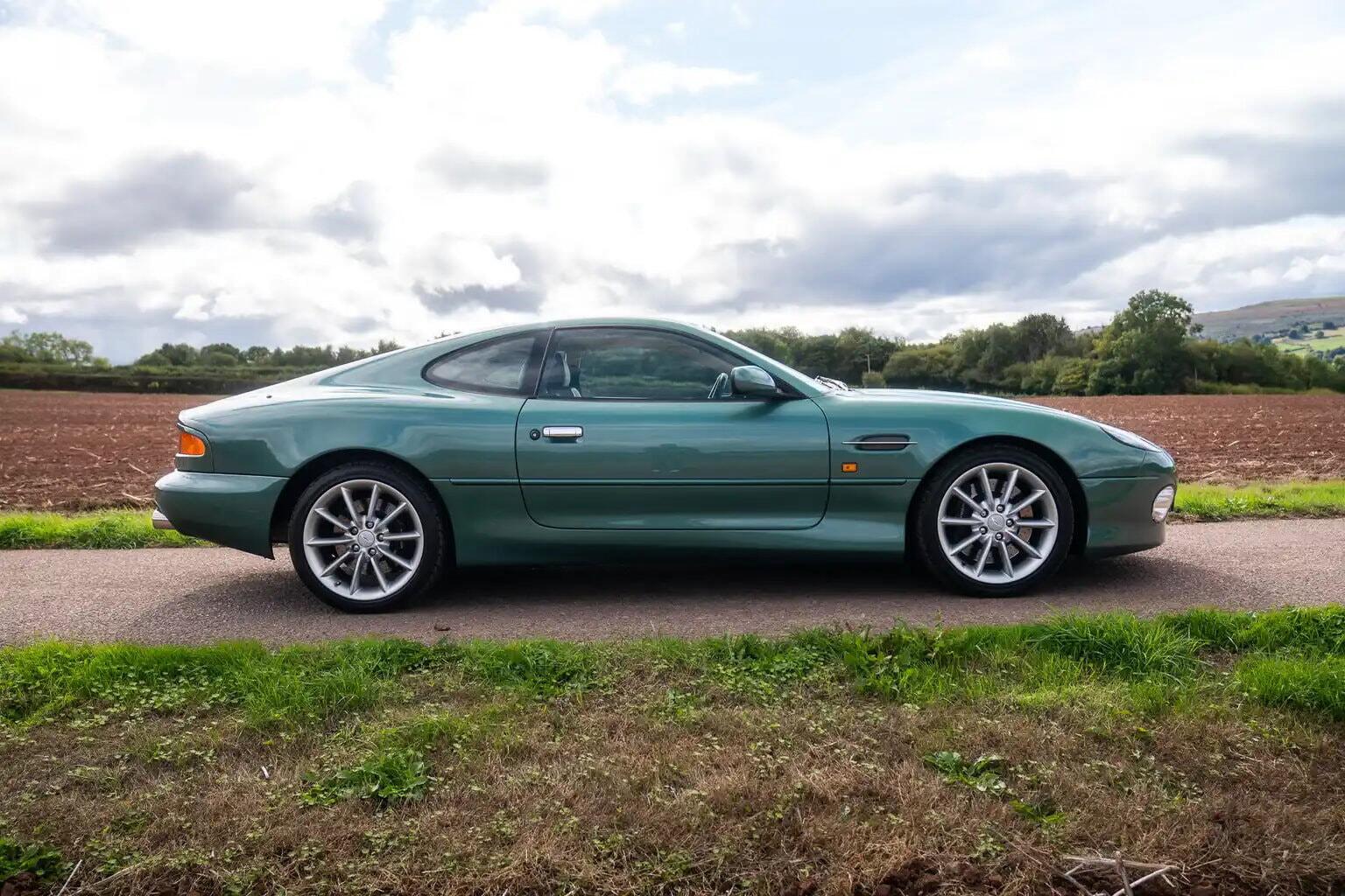 Aston Martin DB7 view 2