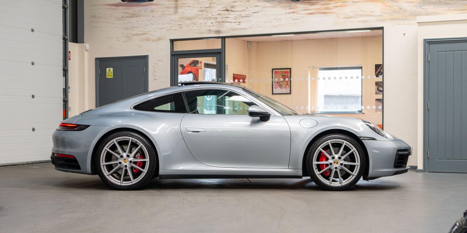Porsche 911 view 12