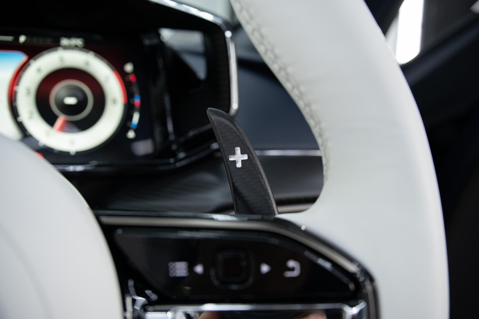 Aston Martin Vanquish view 18