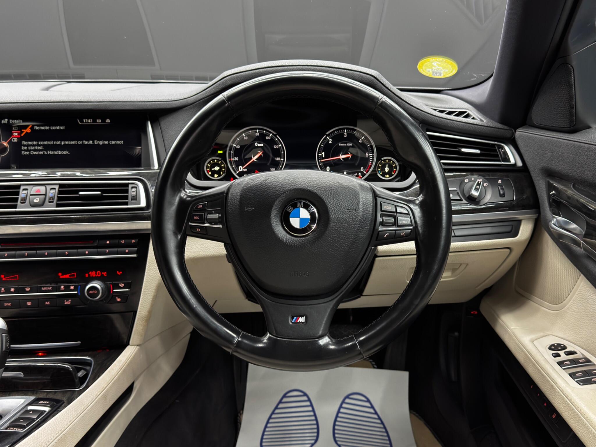 BMW 7 Series view 17