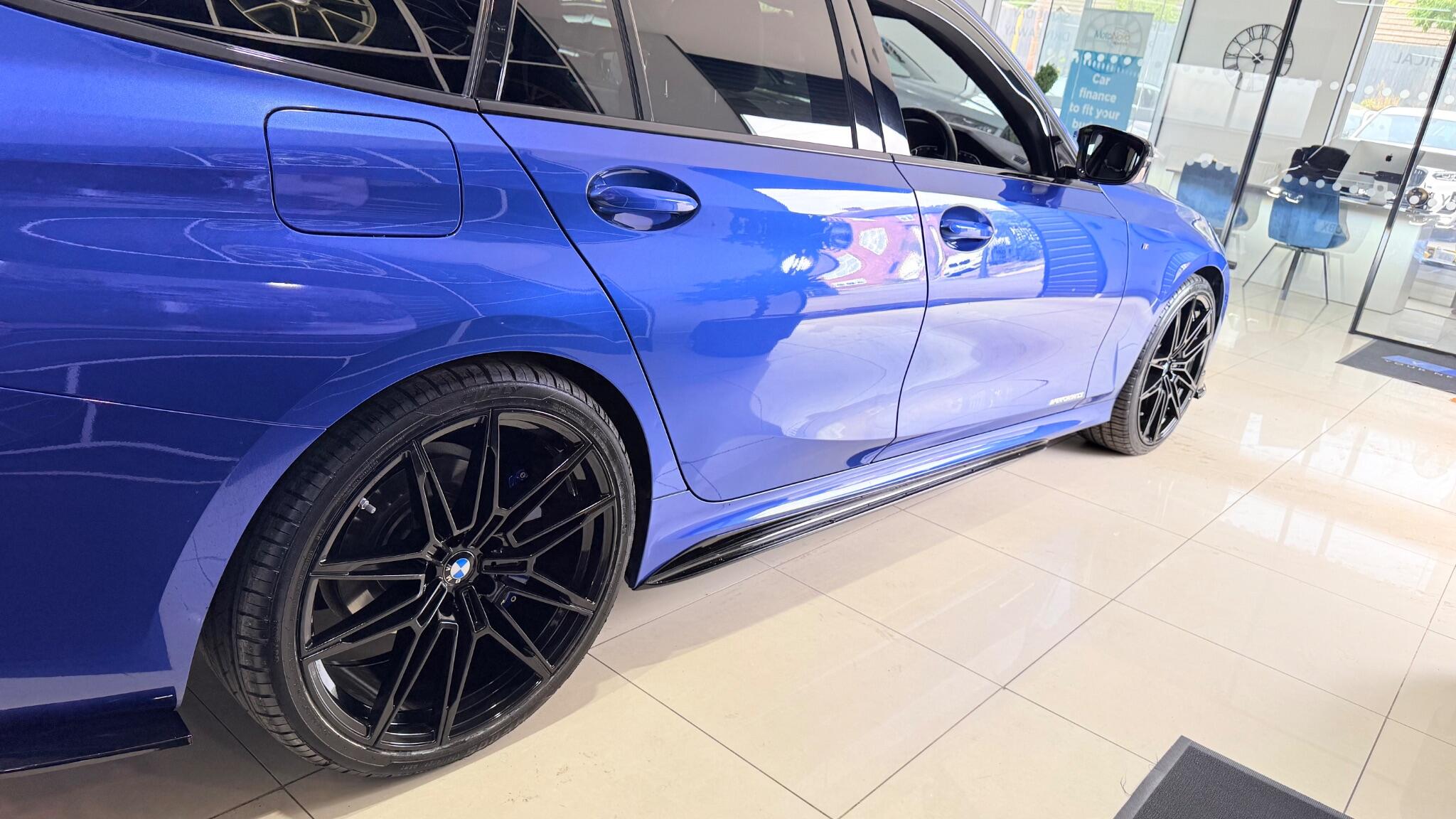 BMW 3 Series view 33