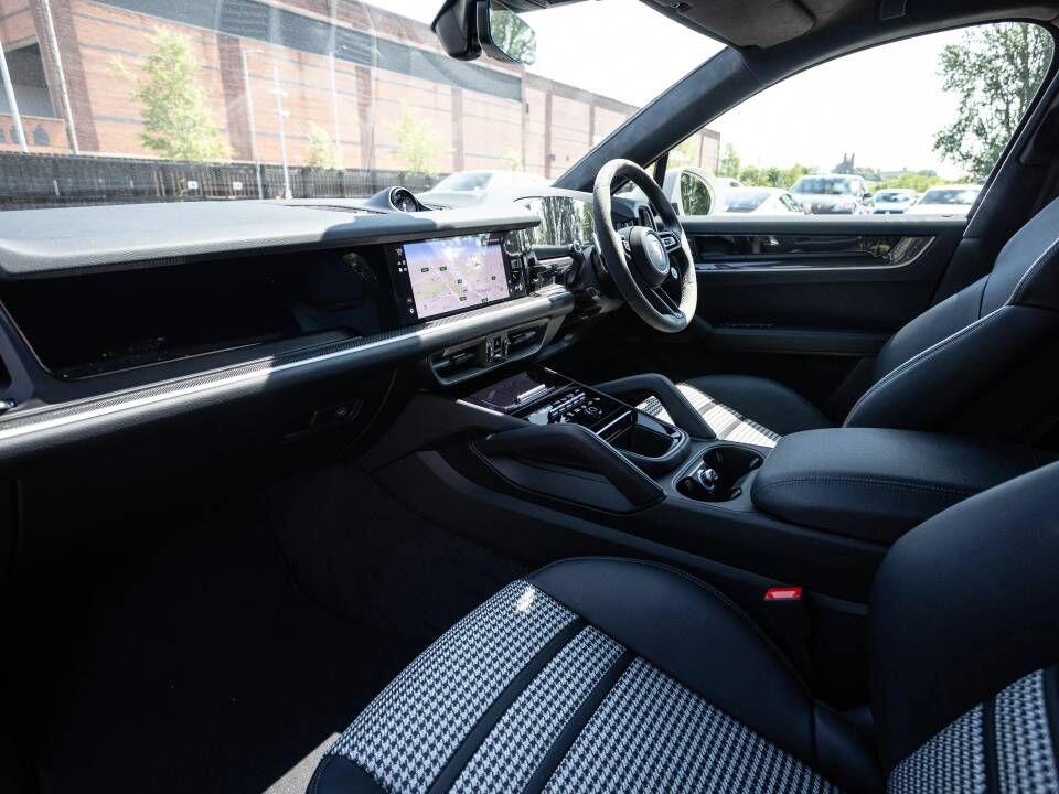 Porsche Cayenne view 46