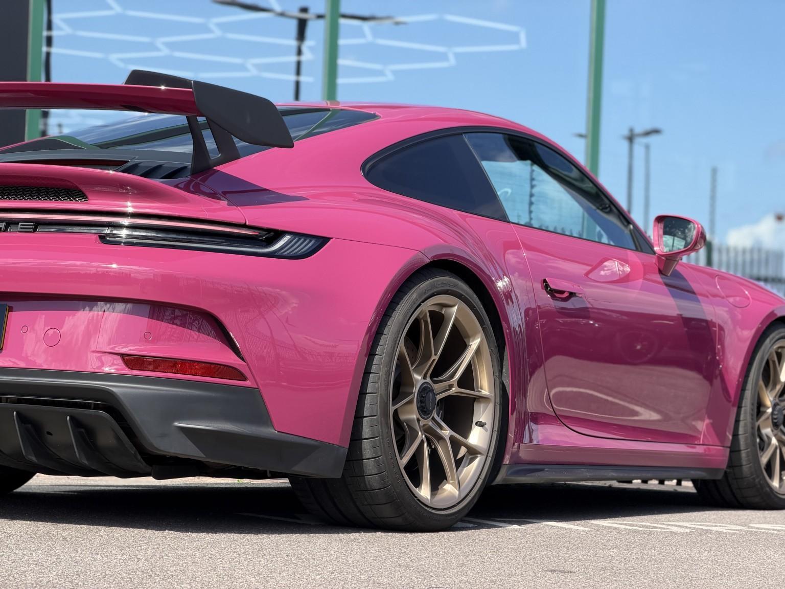 Porsche 911 view 34