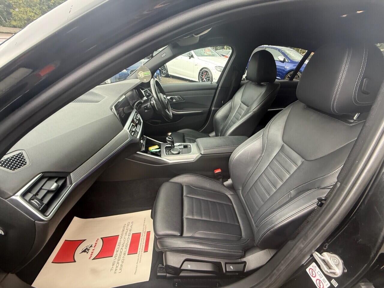 BMW 3 Series view 29