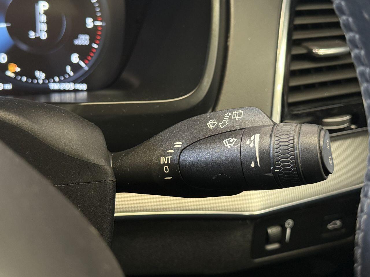 Volvo XC90 view 41