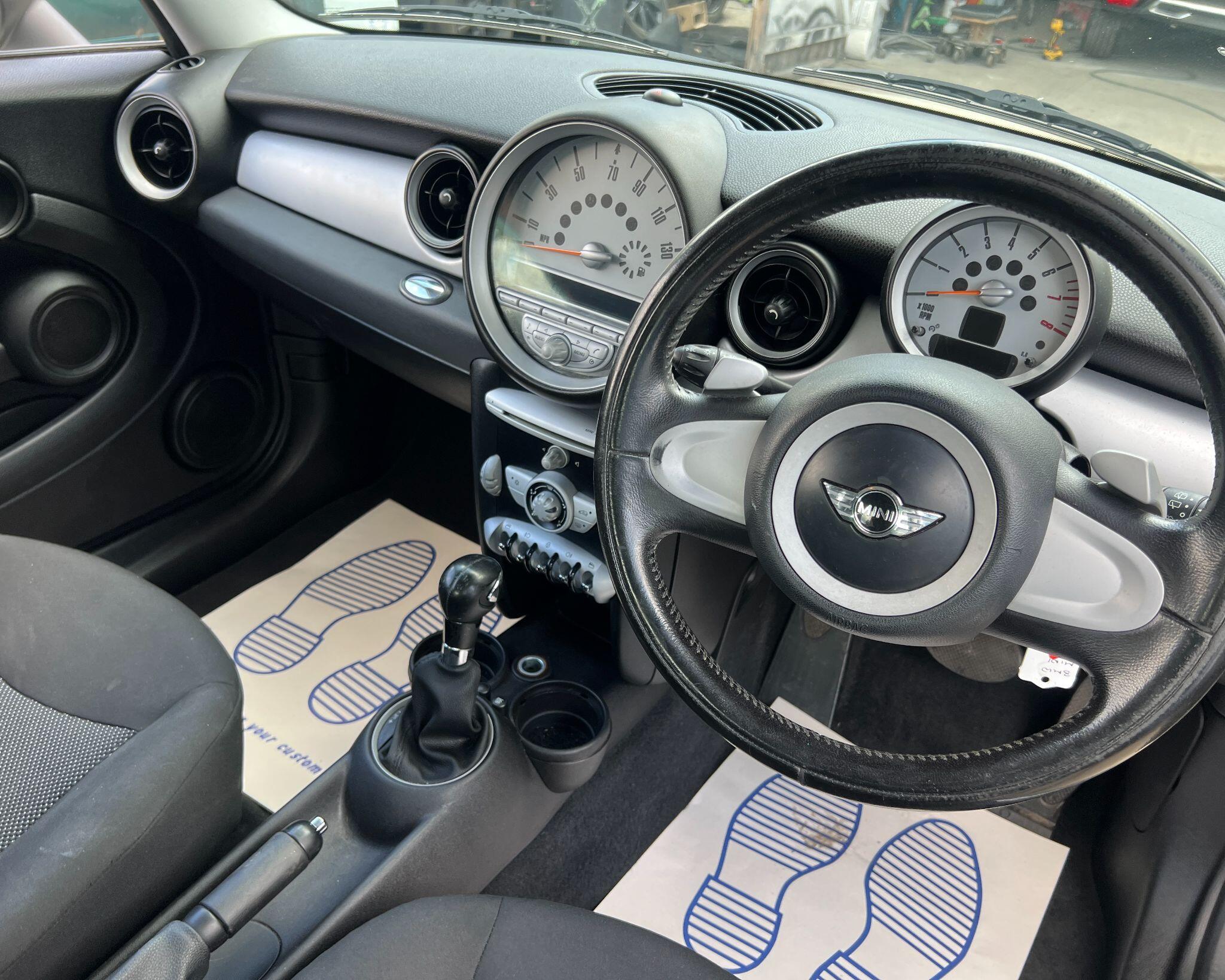 Mini Hatch view 31