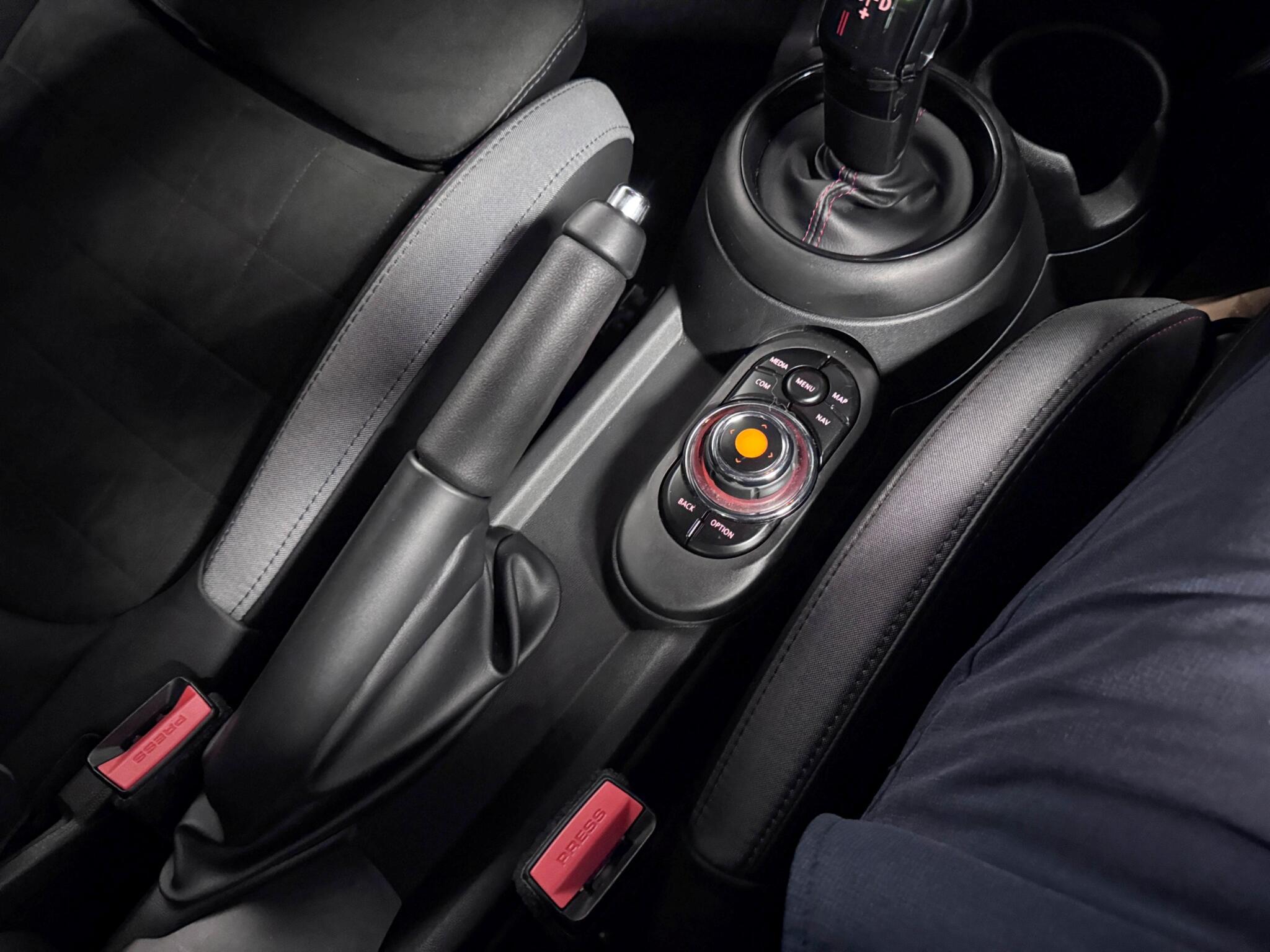 Mini Hatch view 39