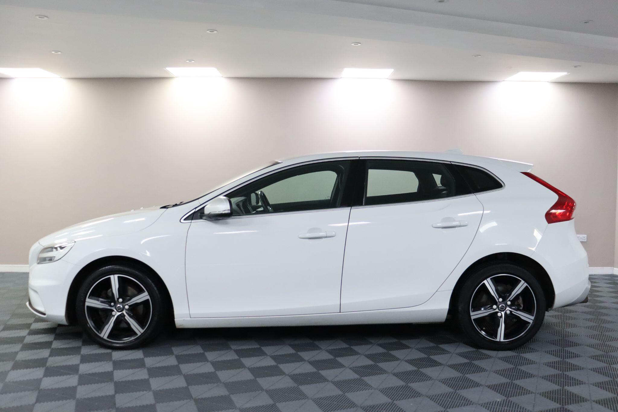 Volvo V40 view 18