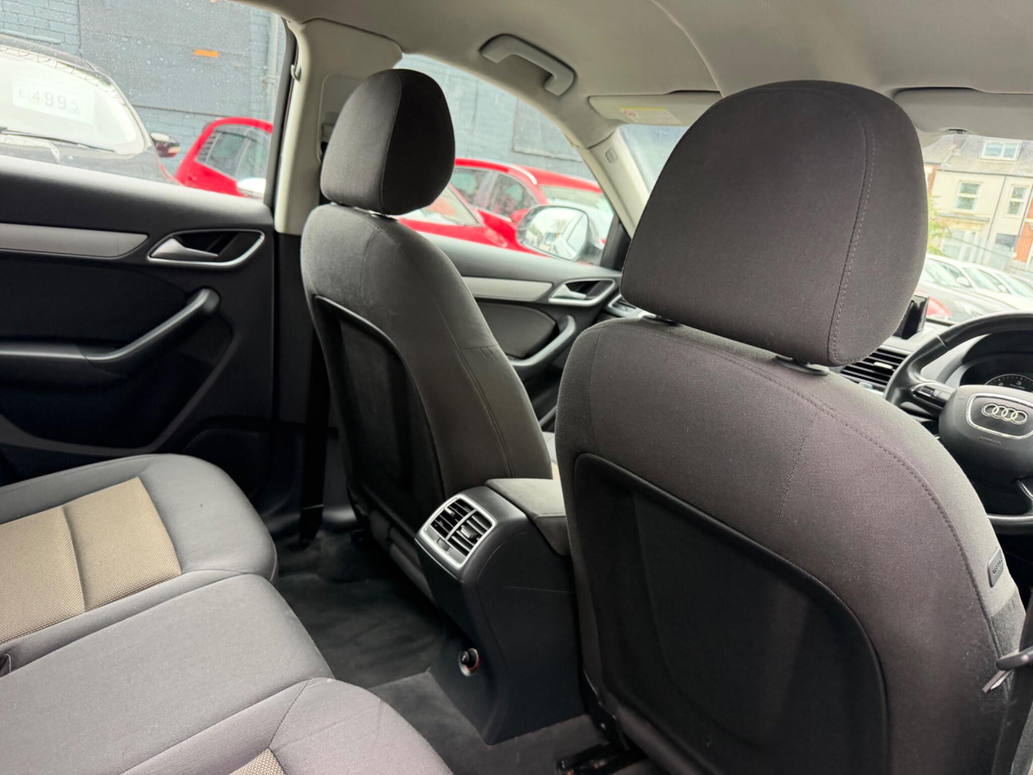 Audi Q3 view 21