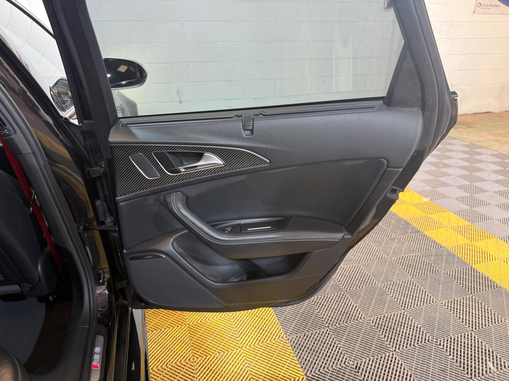 Audi RS6 view 40