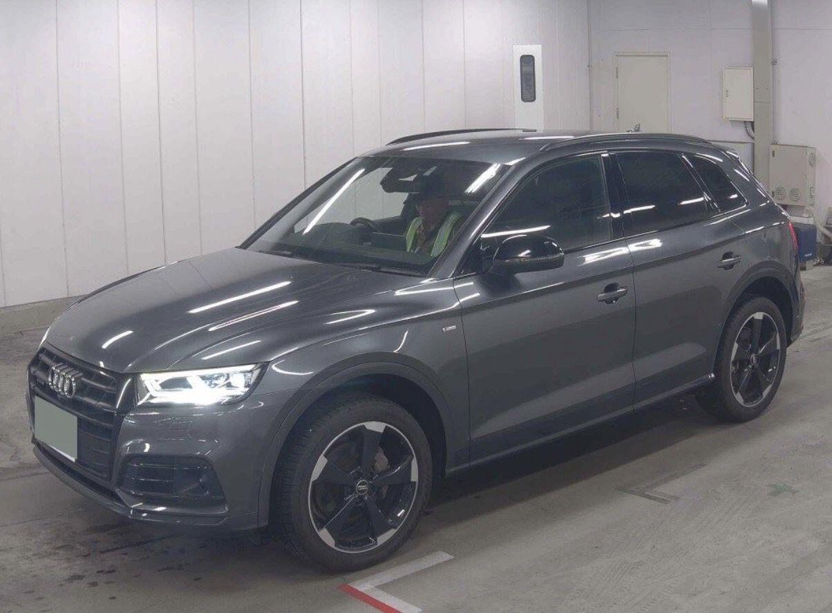 Audi Q5 view 2