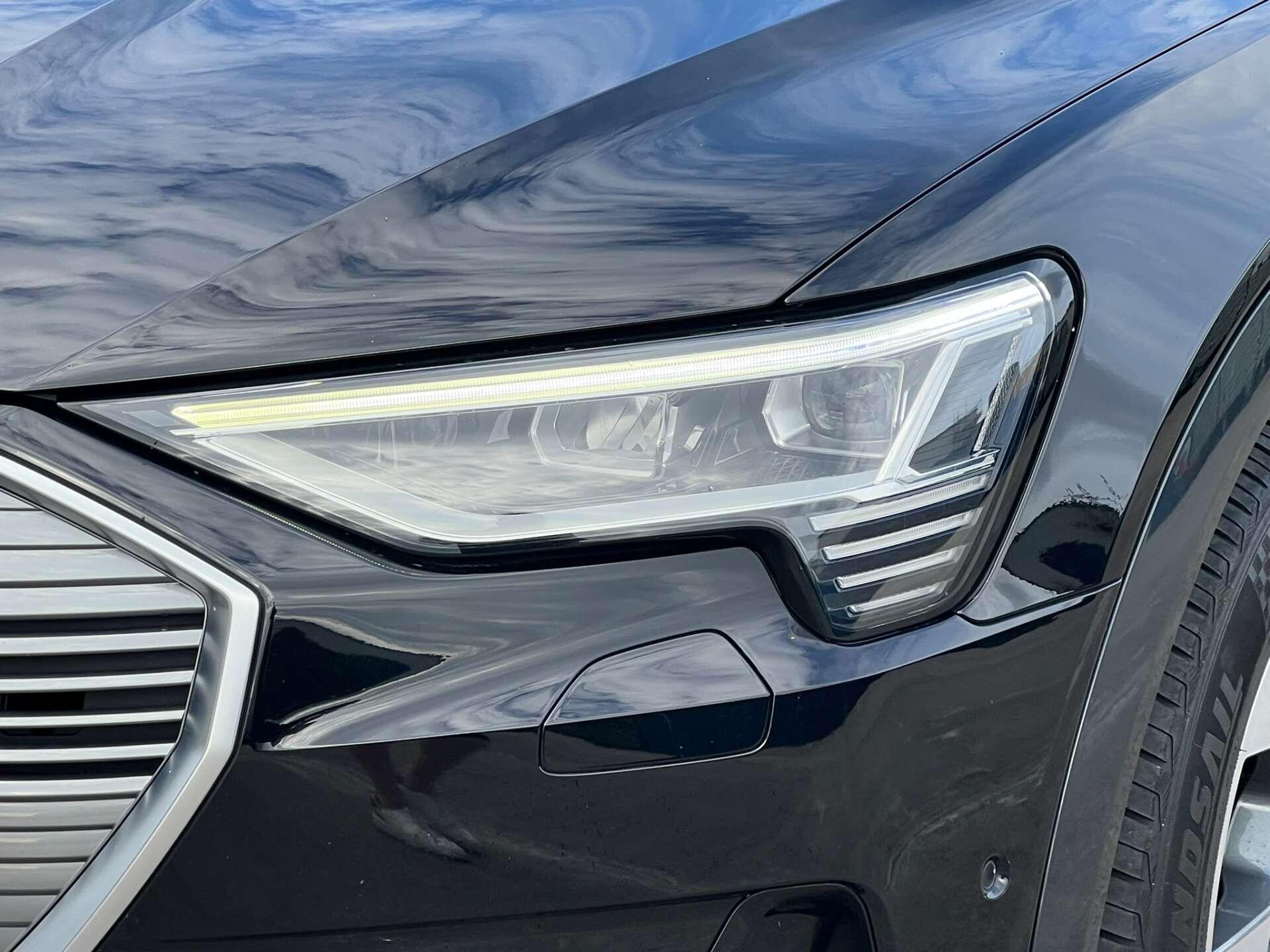 Audi E-Tron view 65