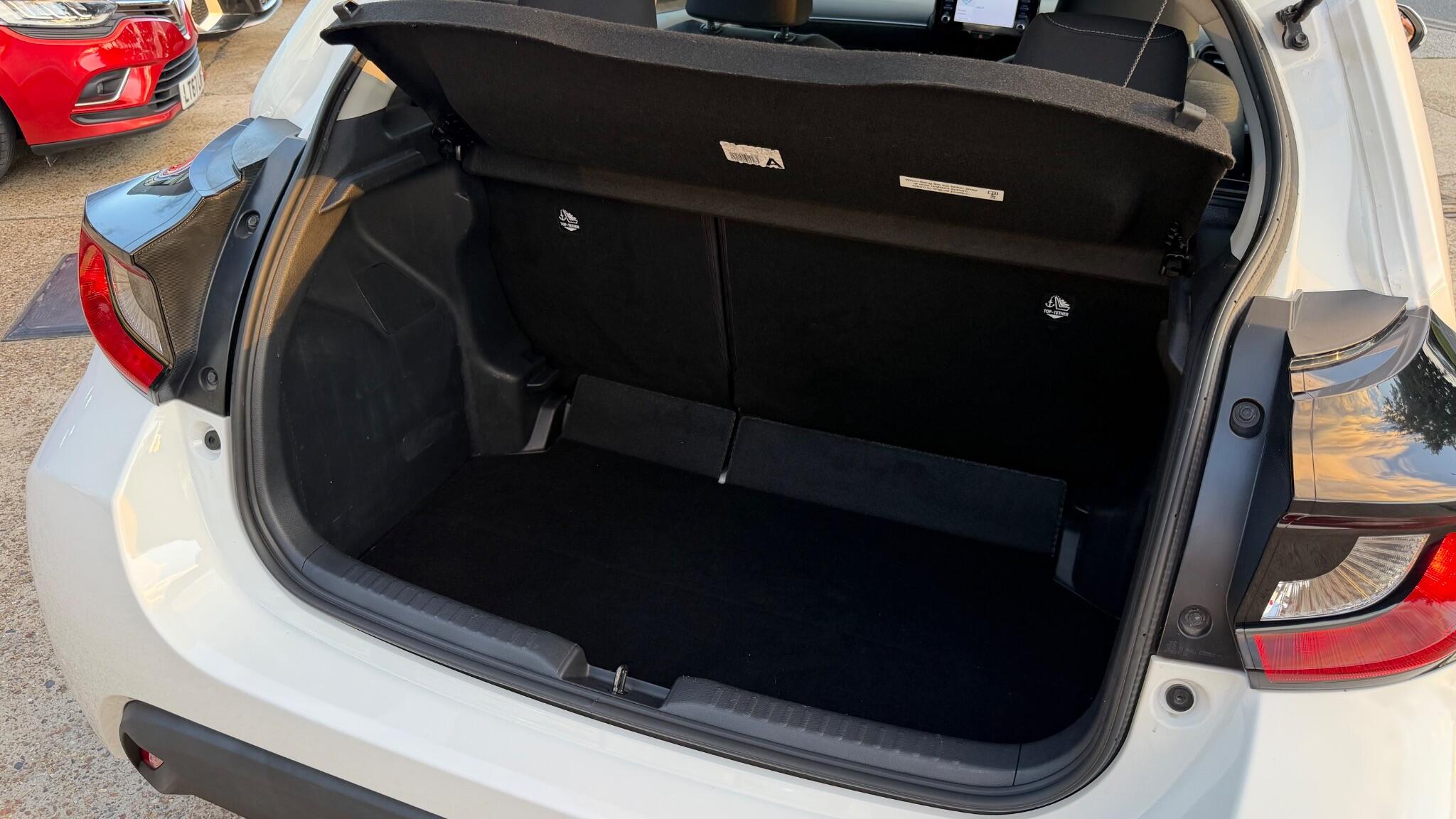 Toyota Yaris view 23