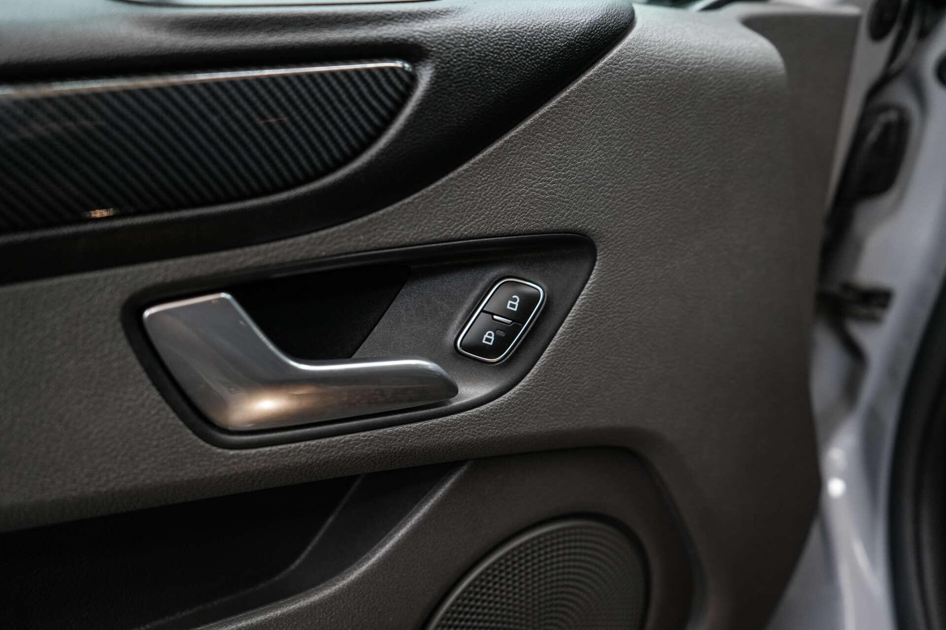 Ford Transit Custom view 19