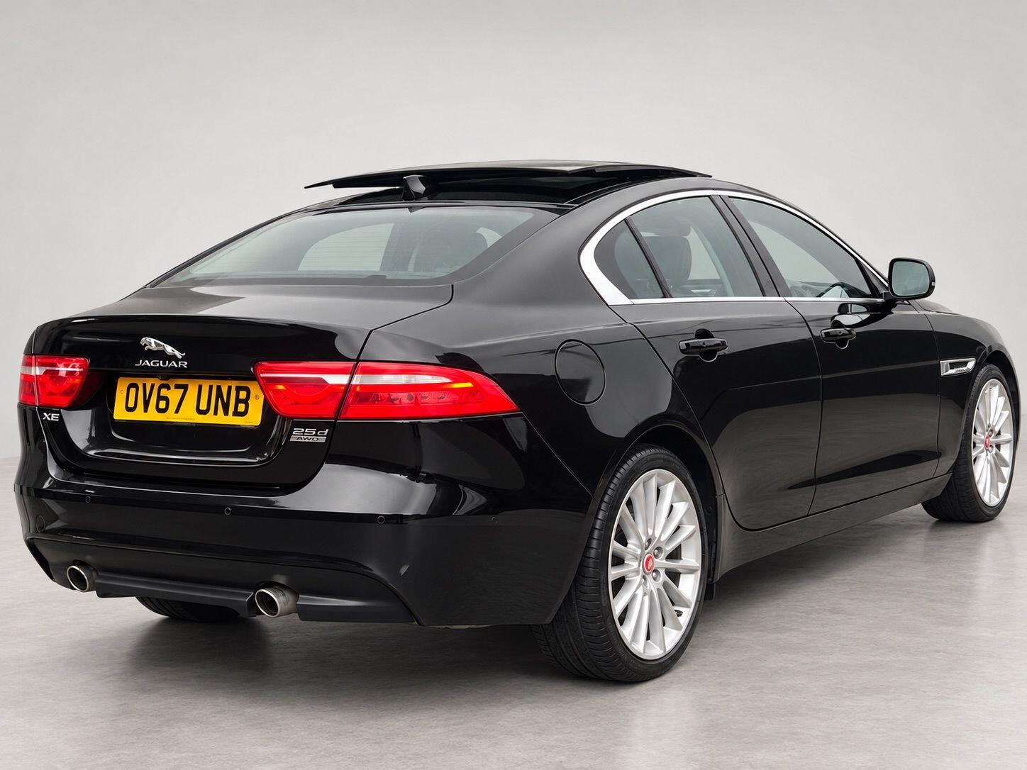 Jaguar Xe view 14