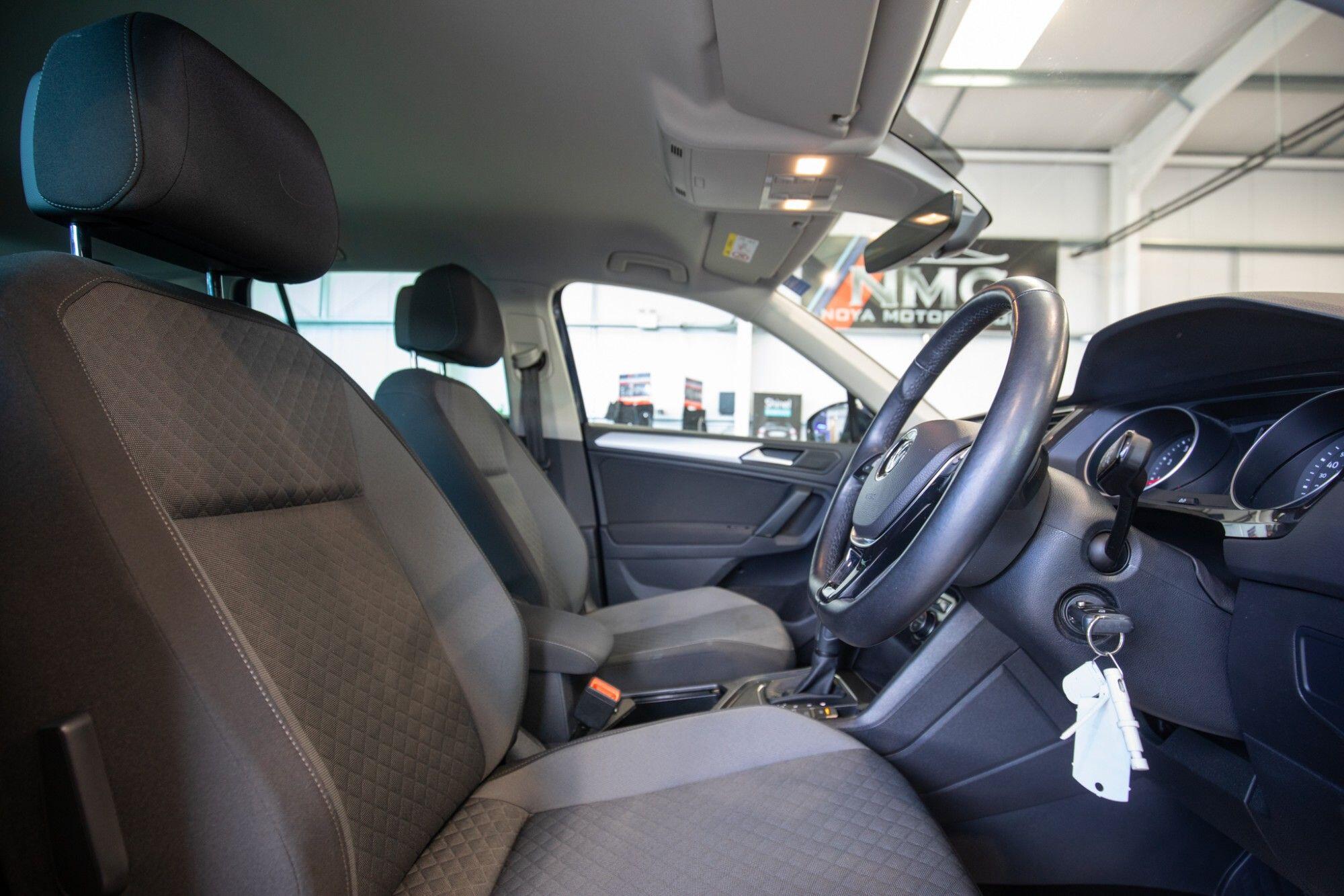 Volkswagen Tiguan view 3